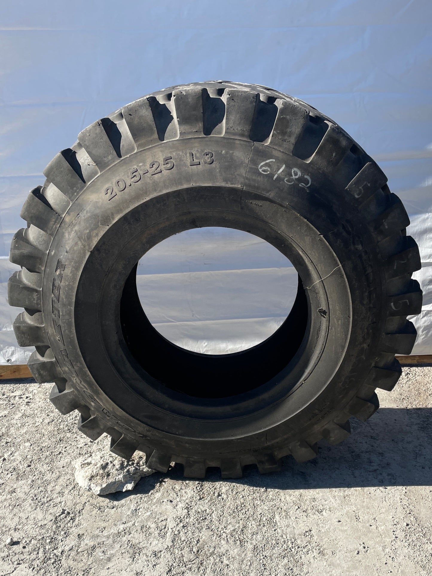 20.5-25 SOLIDEAL LOADMASTER