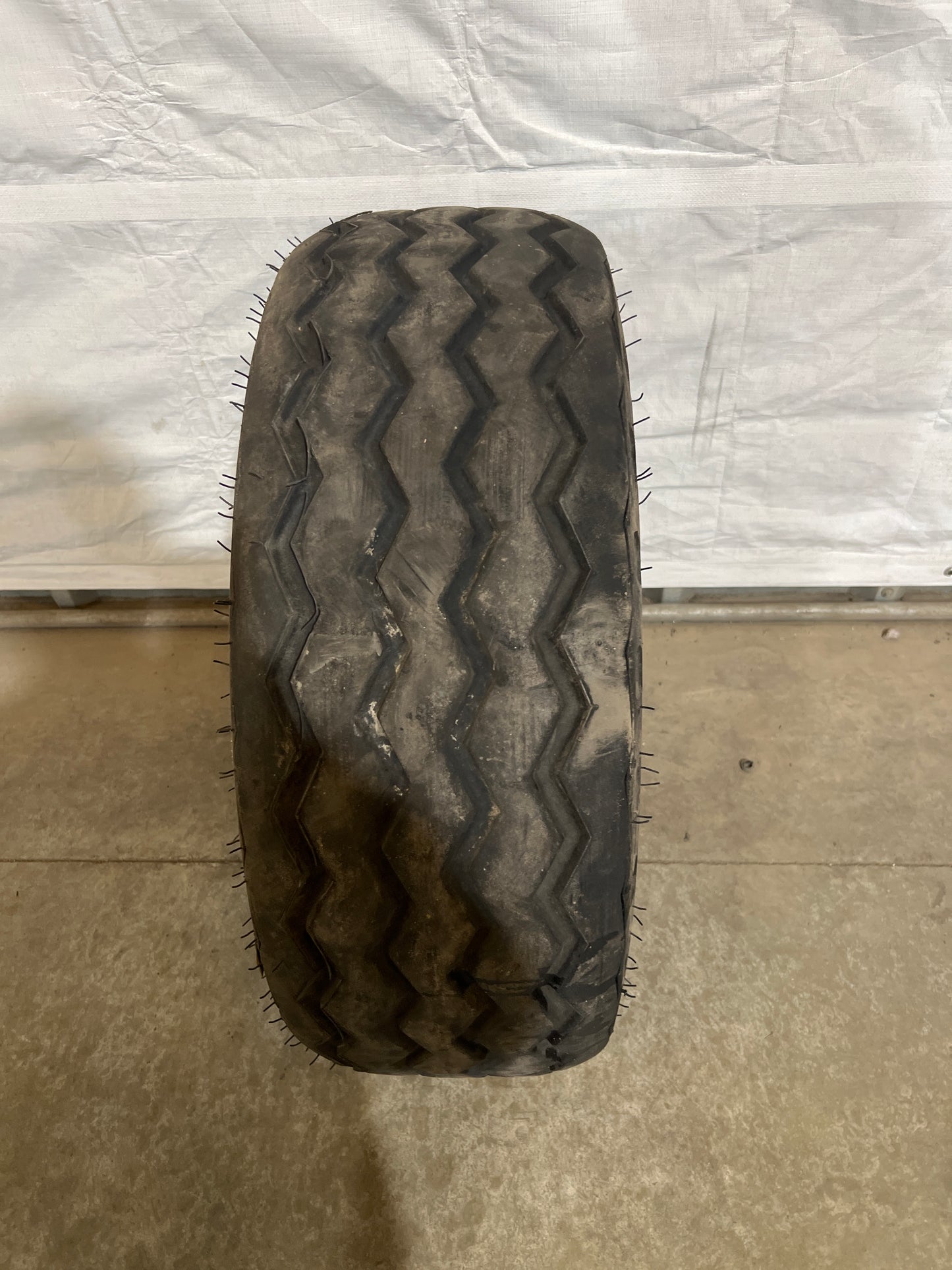 11L-15 Goodyear LABORER TL