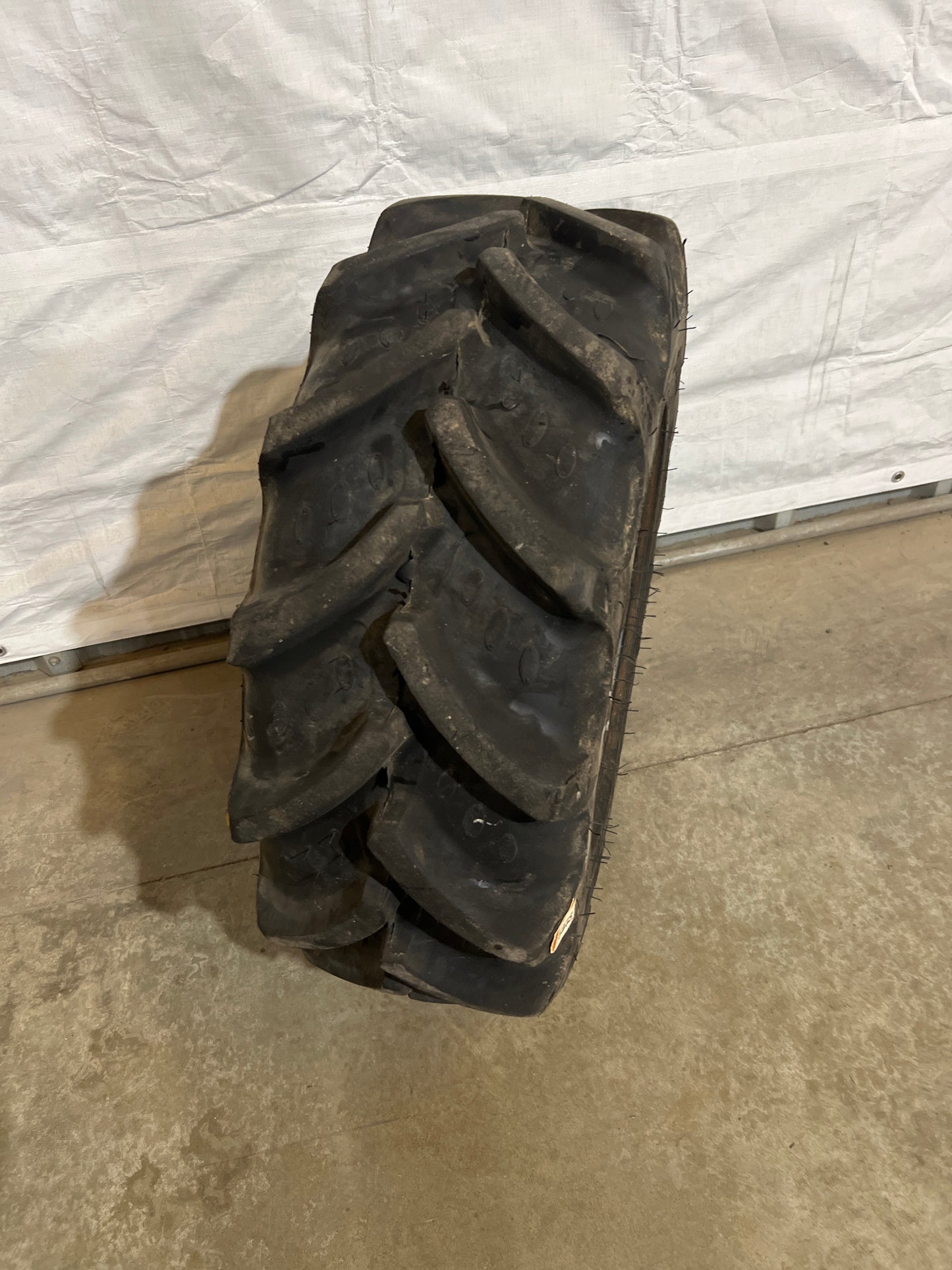 7.50-16 (280/70R16) BKT AGRIMAX RT765 #5278