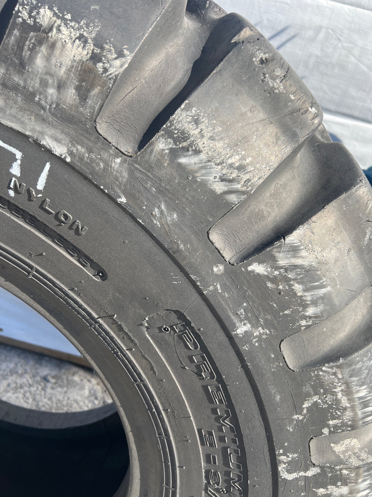 20.5-25 GALAXY PREMIUM ROCK LUG #4971