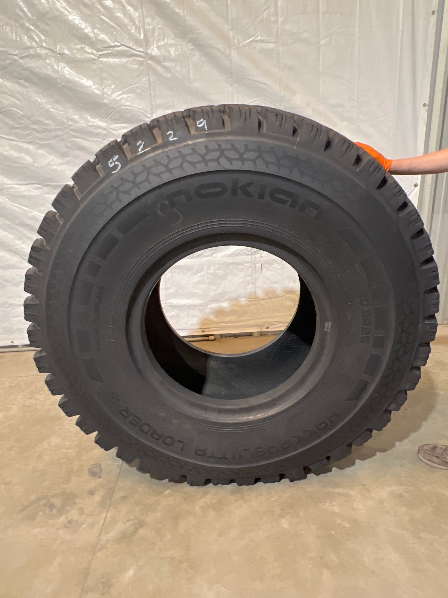 20.5R25 NOKIAN HAKKAPELITTA LOADER #5229