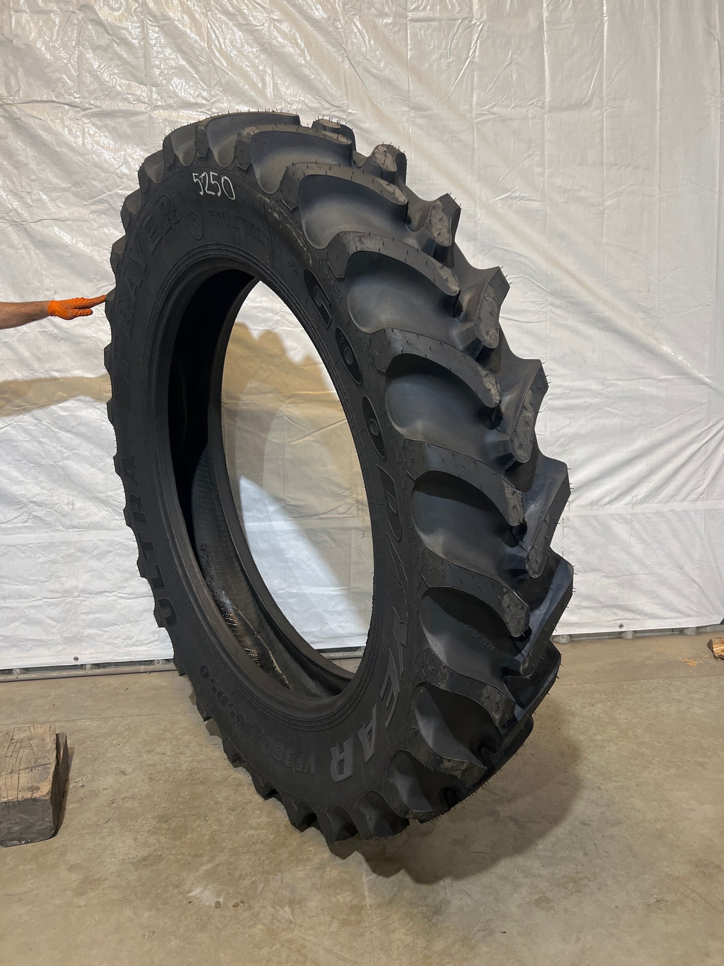 VF380/105R50 GOODYEAR ULTRA SPRAYER
