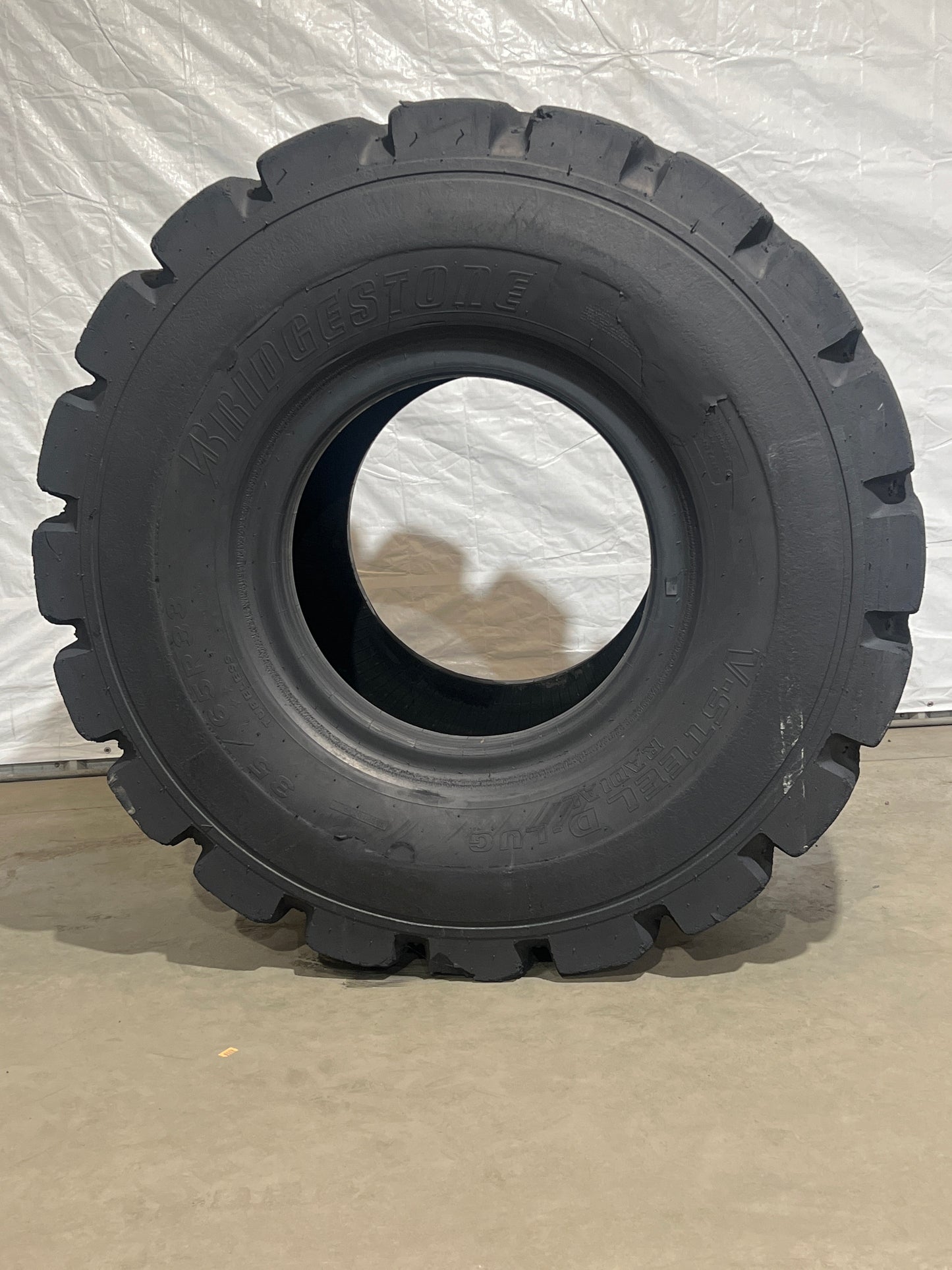 35/65R33 BRIDGESTONE V-STEEL D-LUG (VSDL) #8302