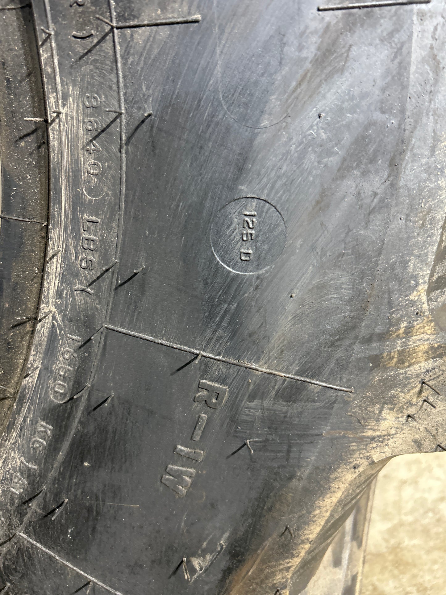 340/85R24 (13.6R24) FIRESTONE PERFORMER 85 #8860