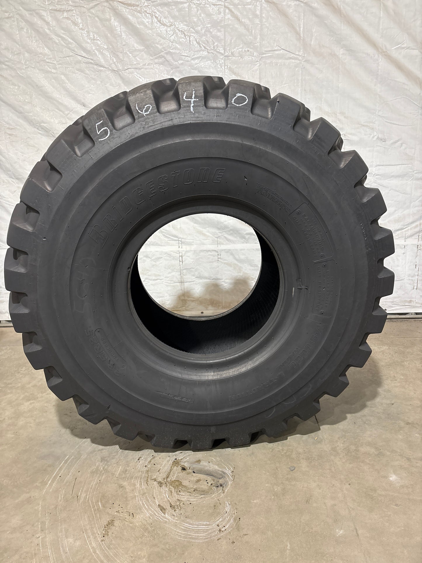 23.5R25 BRIDGESTONE V-STEEL L TRACTION #5640