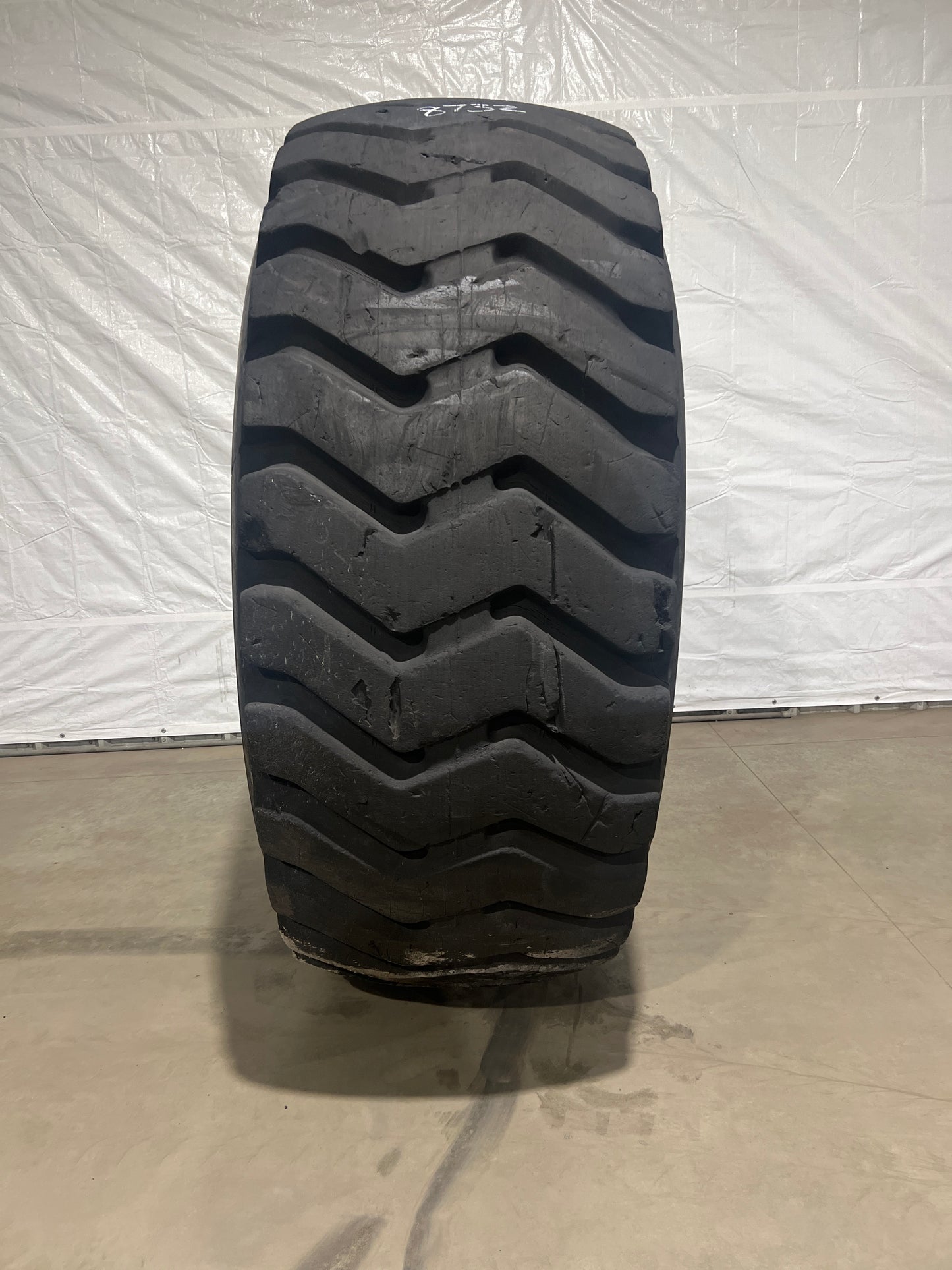 33.25R35 BRIDGESTONE V-STEEL R-LUG (VRL)