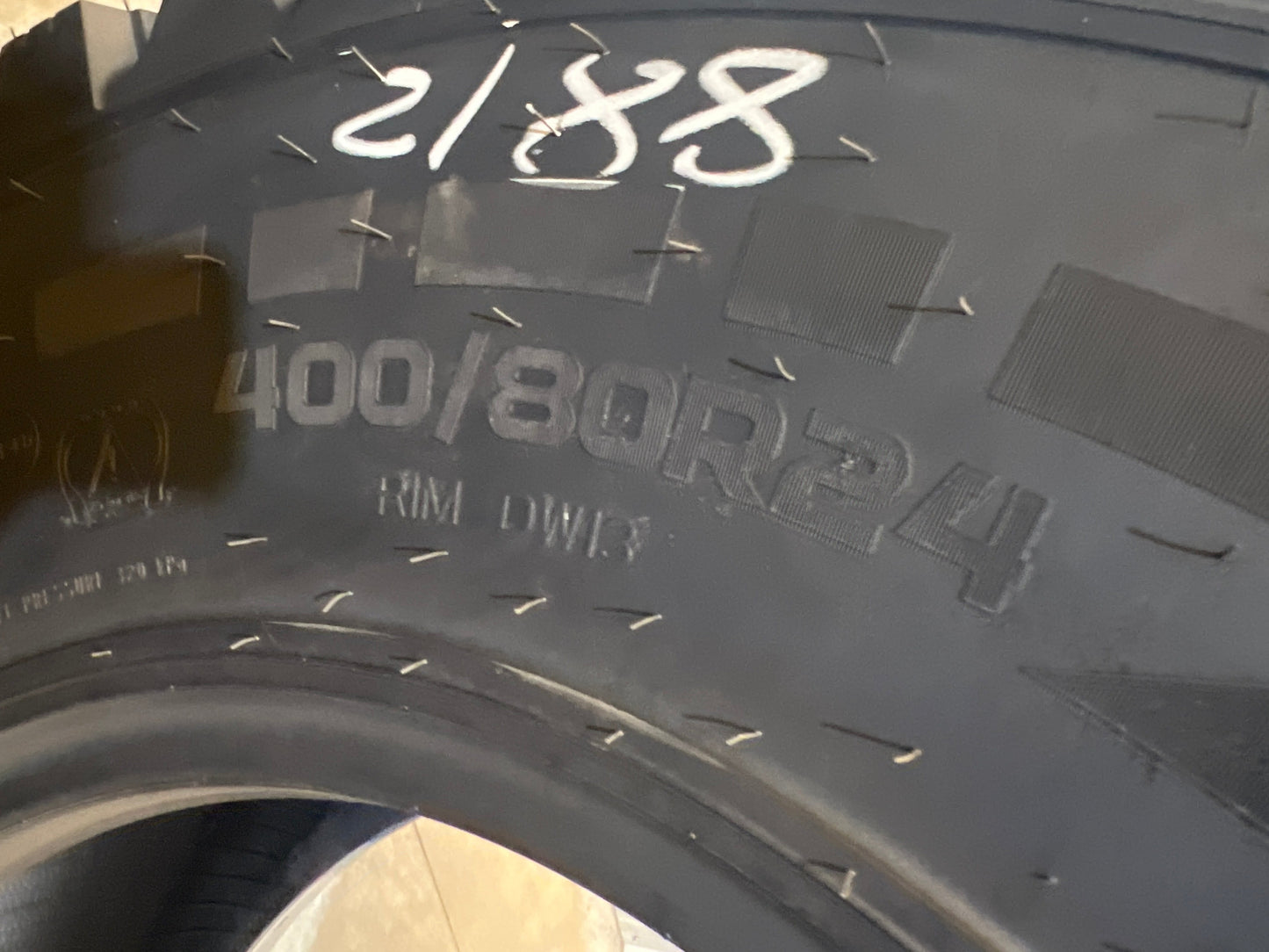 400/80R24 NOKIAN HAKKAPELLITTA TRI II #8812