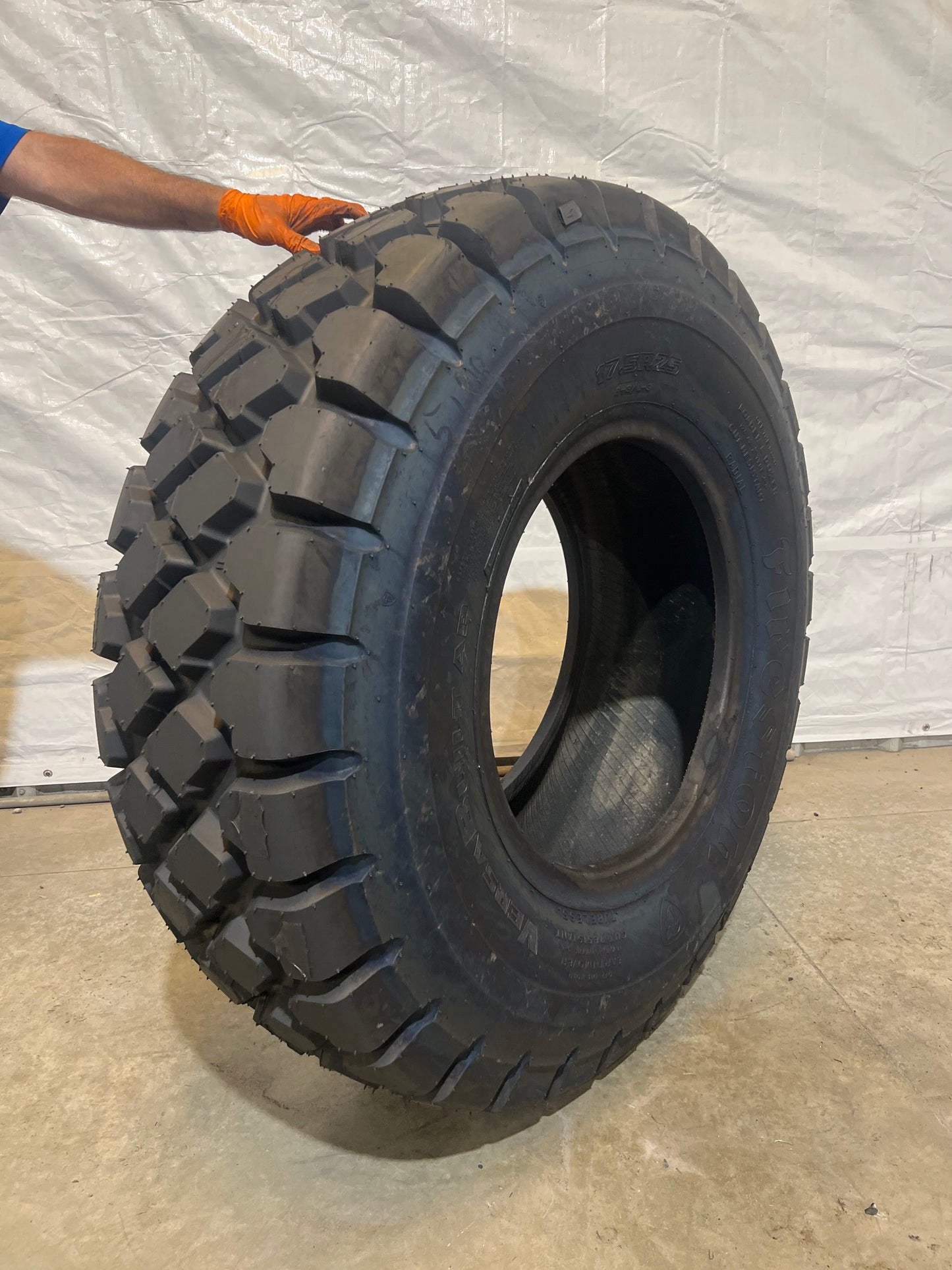 17.5R25 FIRESTONE VERSA BUILT AP