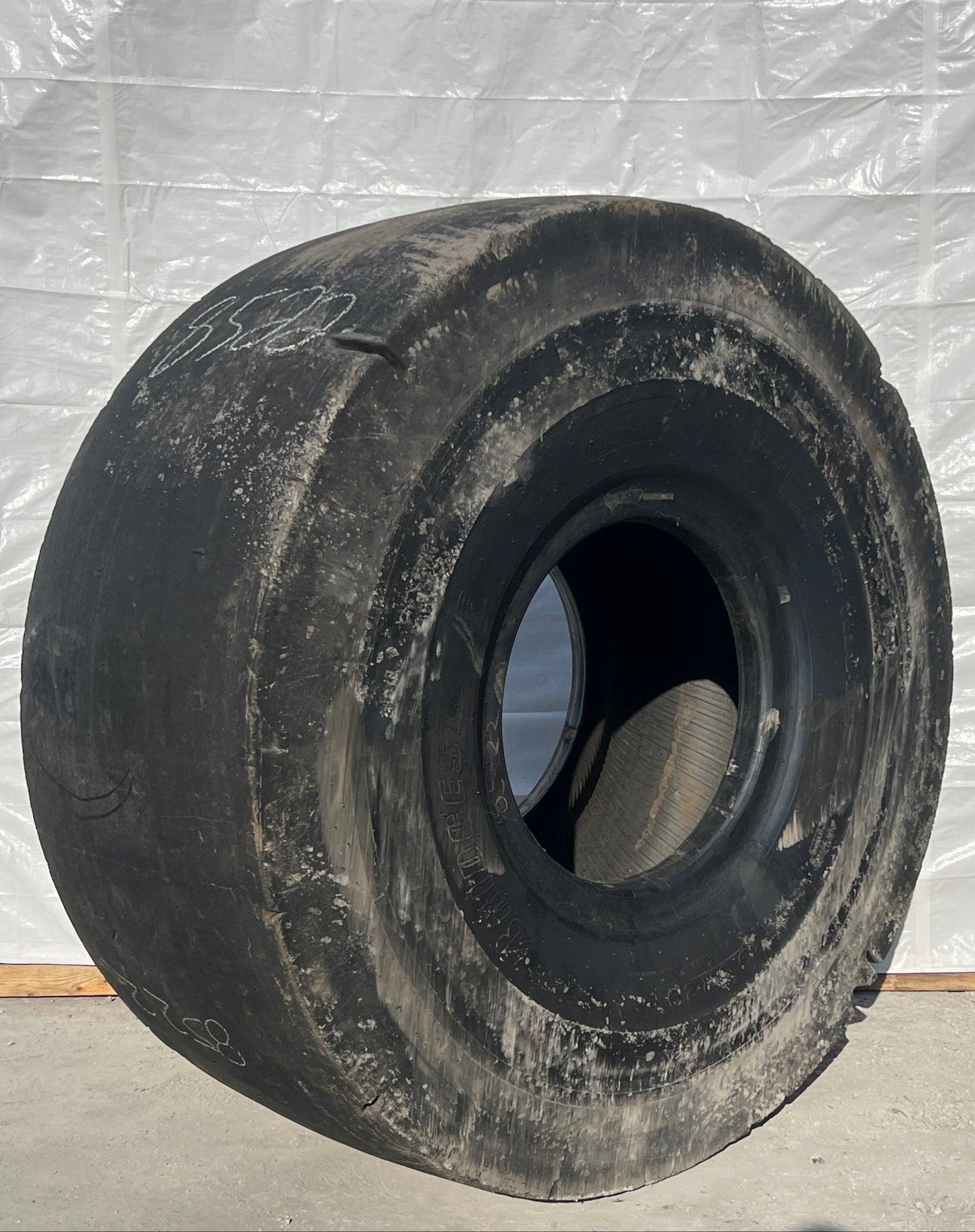 29.5R29 BRIDGESTONE V-STEEL SMOOTH TREAD-M S (VSMS)