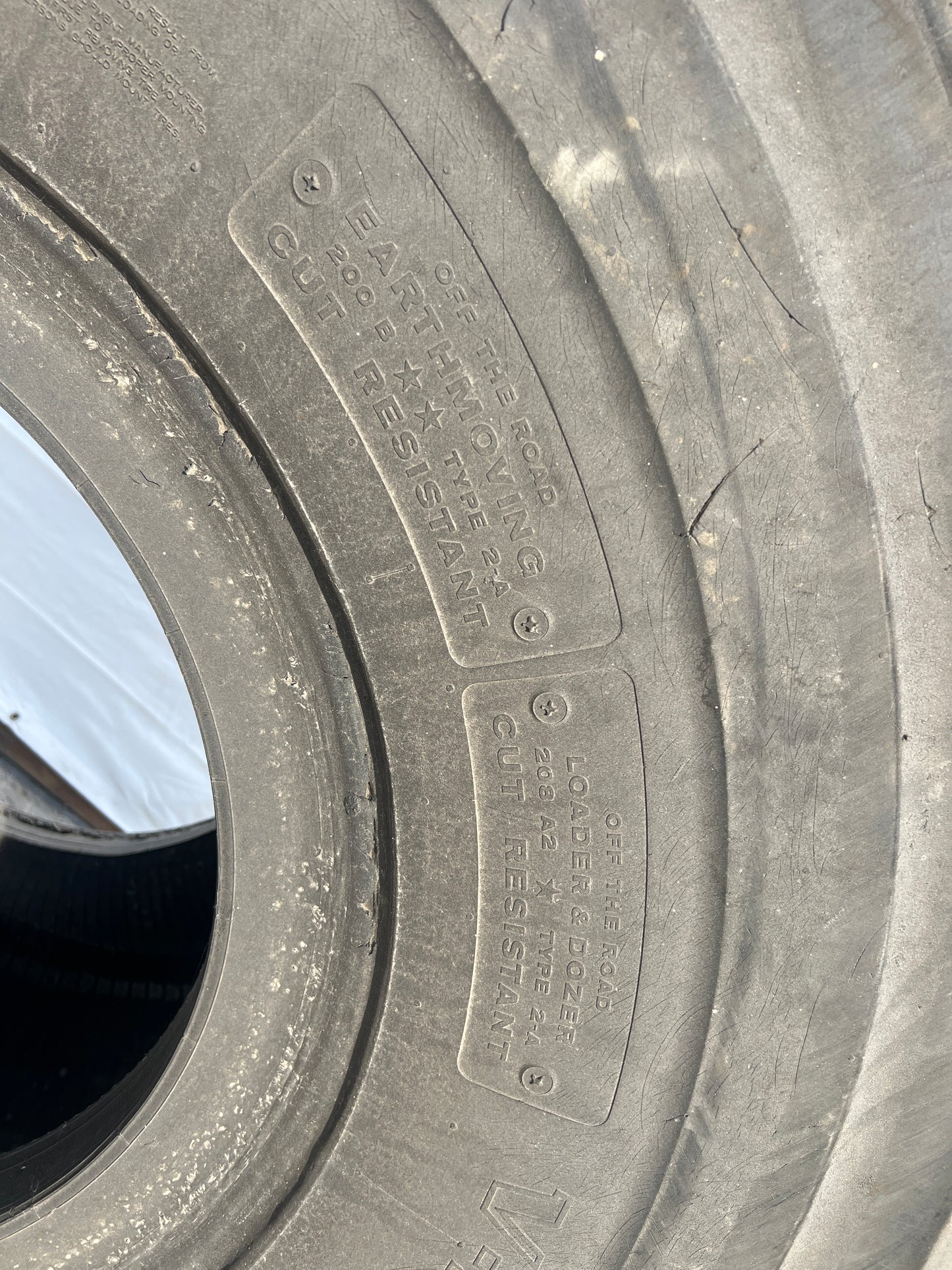 29.5R25 BRIDGESTONE V-STEEL L-TRACTION (VLT) #8435