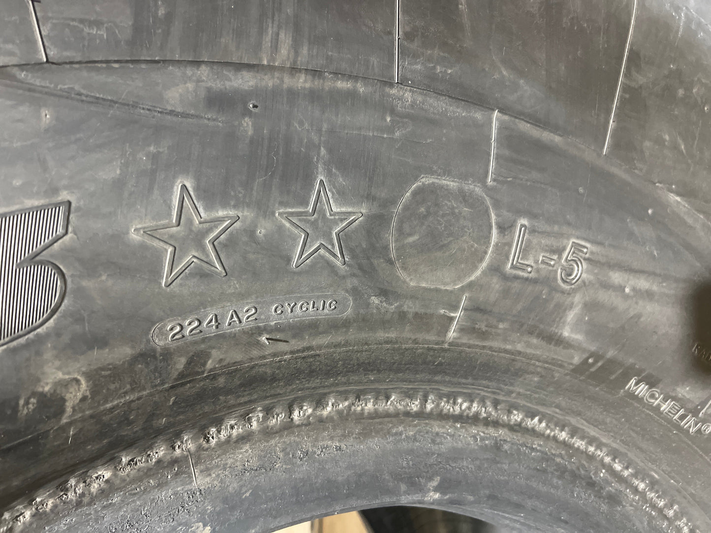 35/65R33 MICHELIN XLD D2 #5070