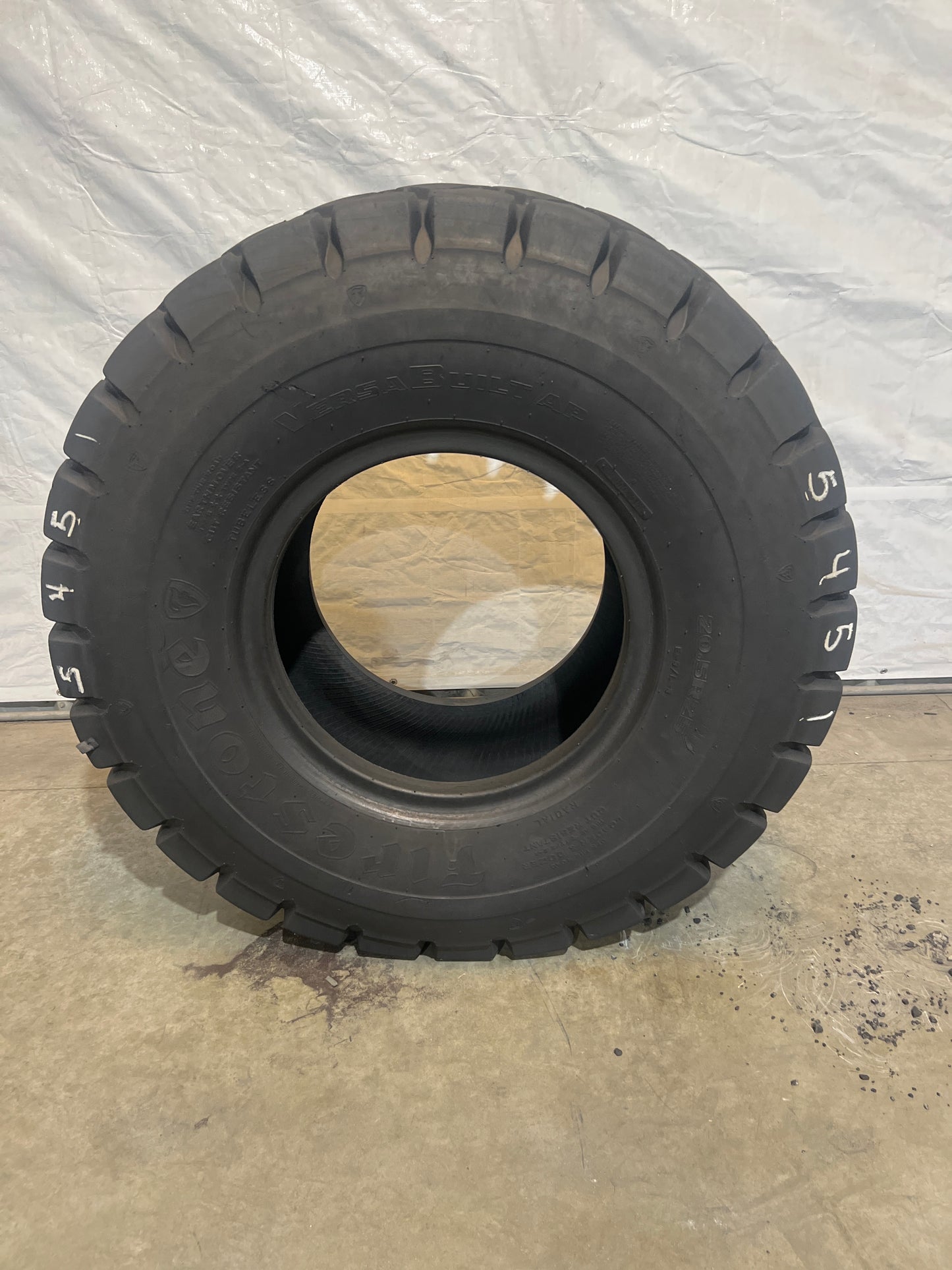 20.5R25 FIRESTONE VERSA BUILT AP #5451