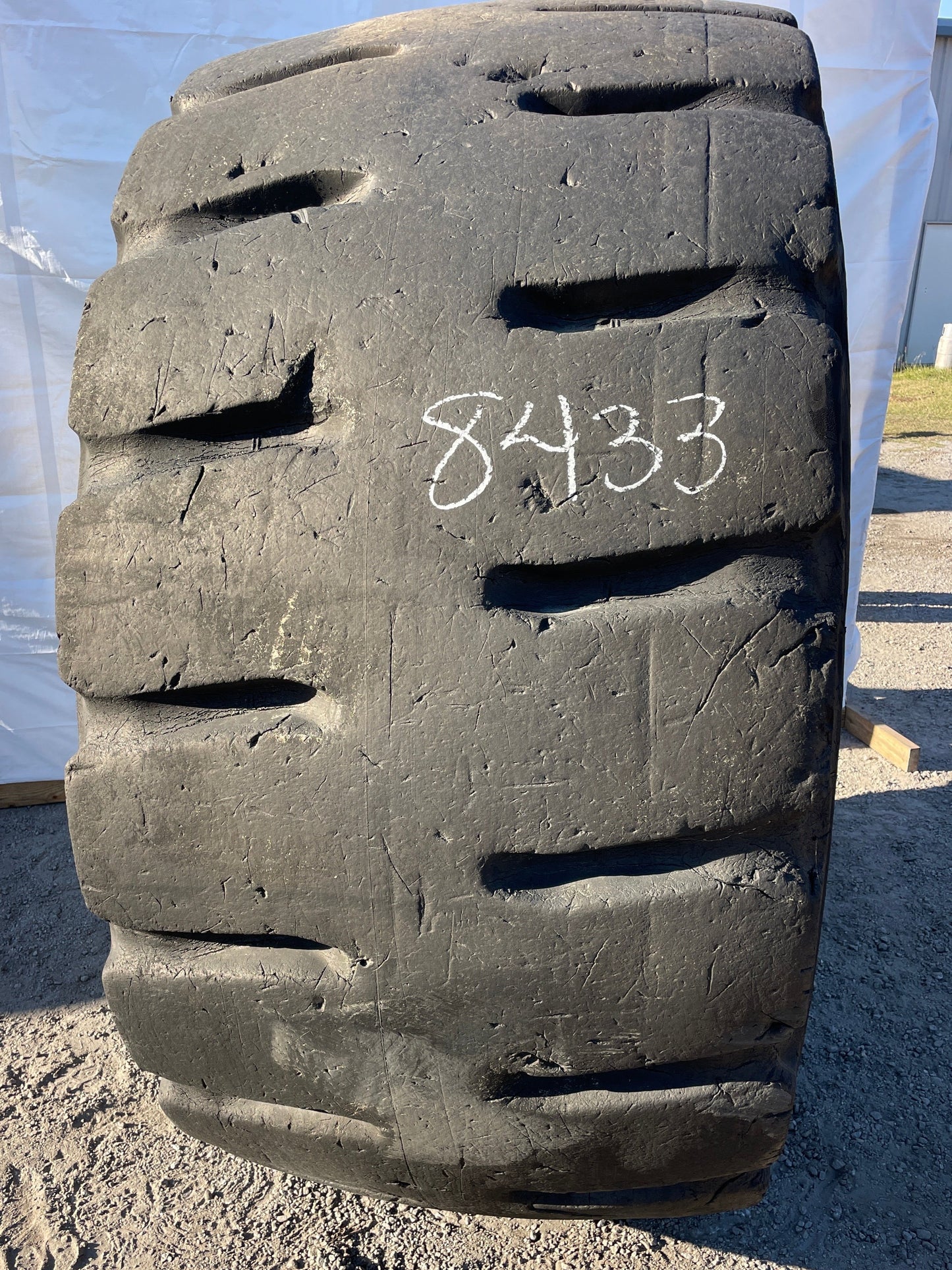 35/65R33 BRIDGESTONE V-STEEL D-LUG (VSDL)