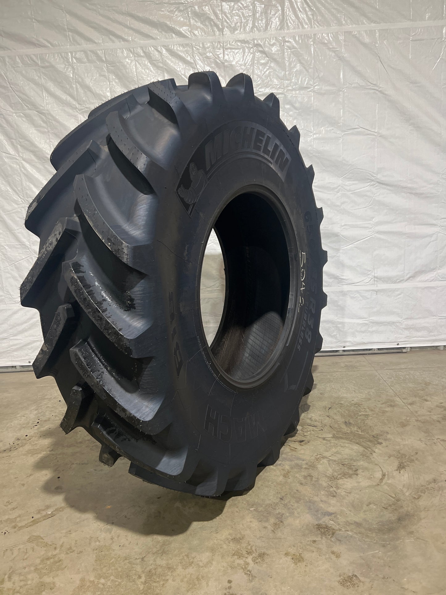 650/85R38 MICHELIN MACHXBIB