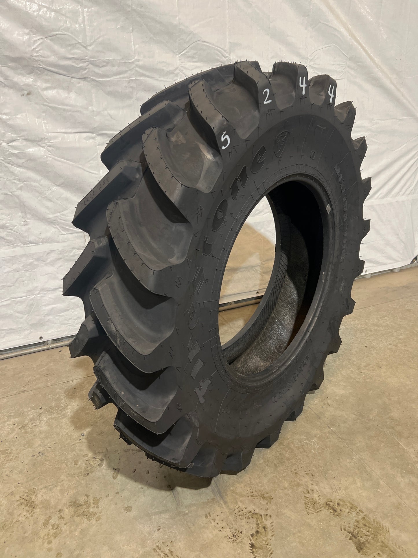 420/90R30 (16.9-30) Firestone Maxi Traction