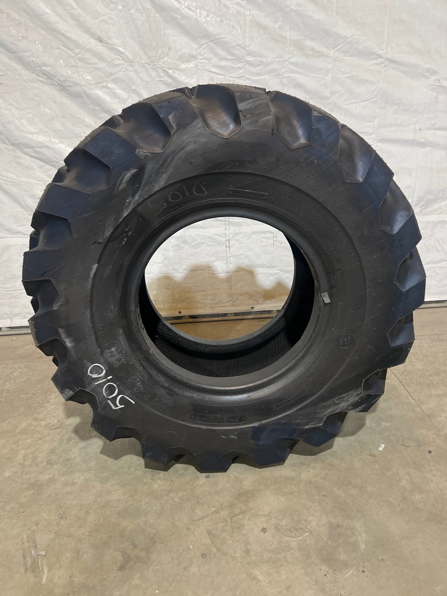 20.5-25 FIRESTONE SUPER GROUND GRIP #5010