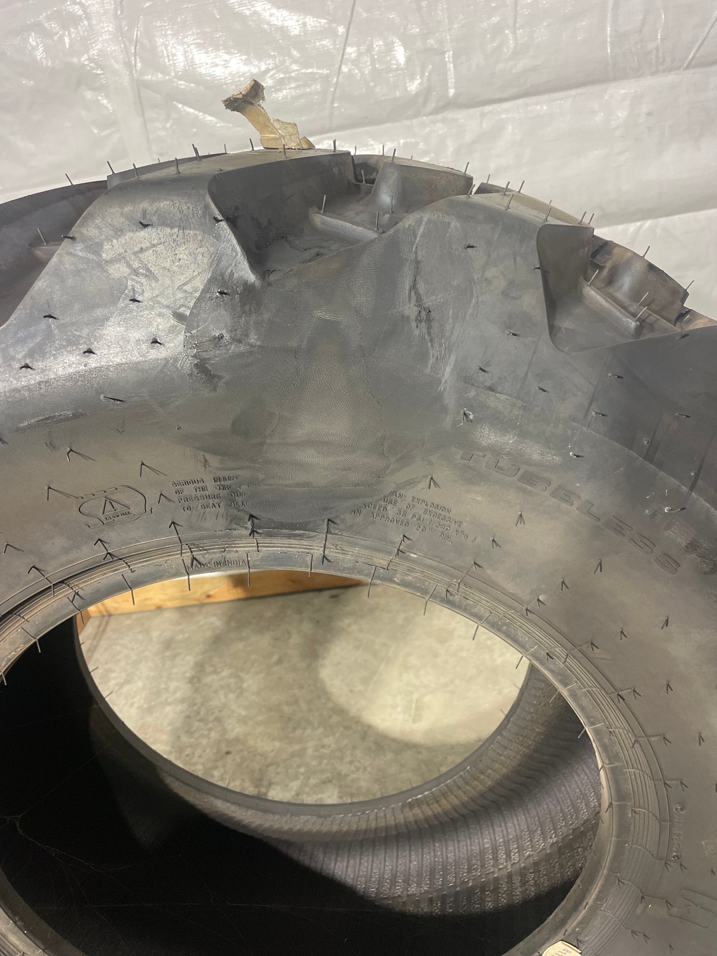 43X16.00-20 GALAXY THE MARTHONER #8113