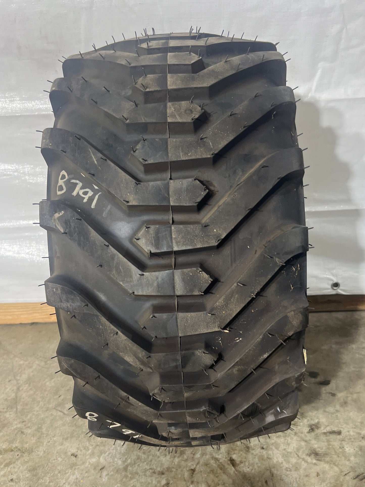 305/60-12 (26X12X12) CARLISLE TRAC CHIEF #8791