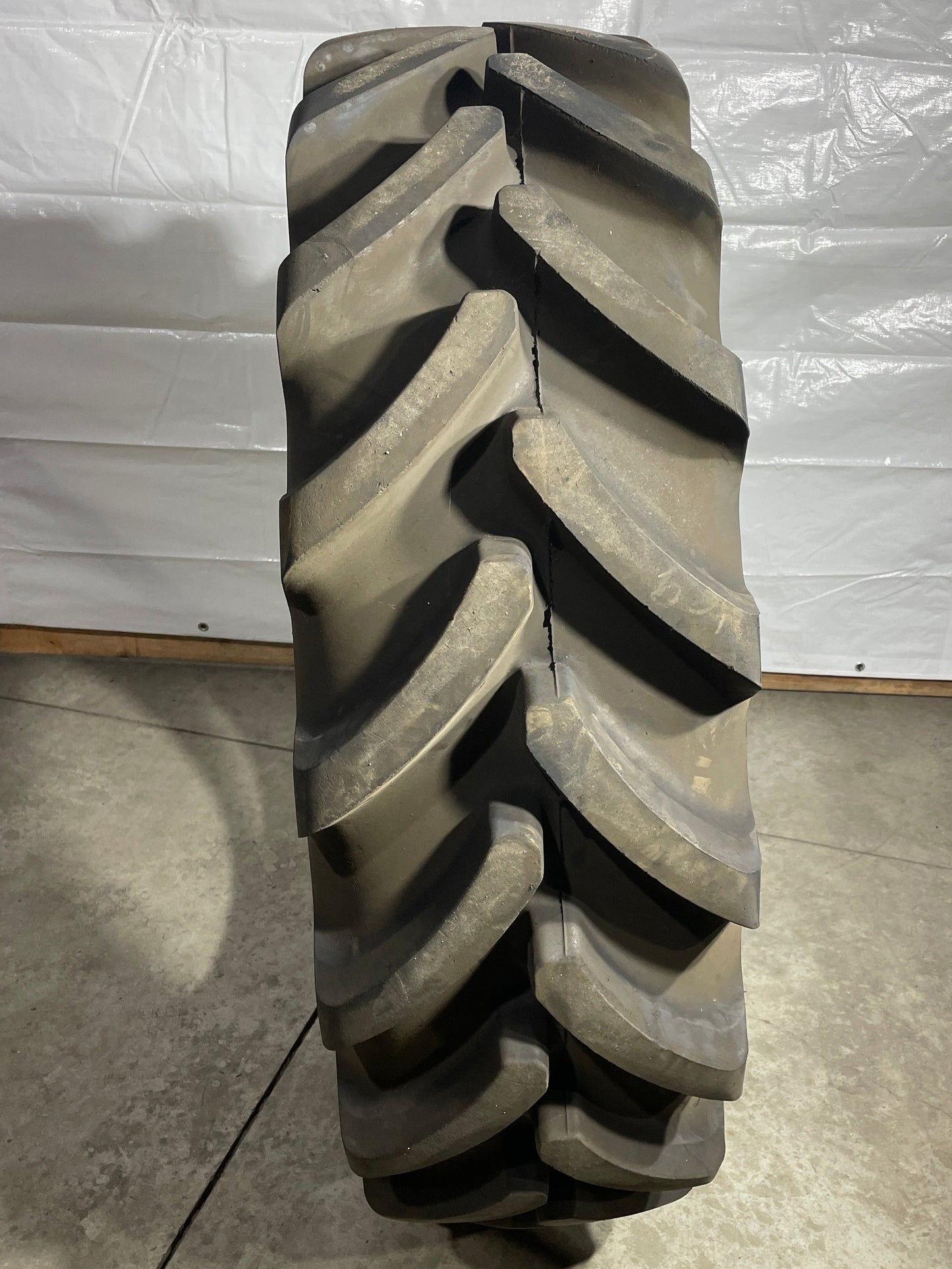 420/85R26 FIRESTONE MAXI TRACTION
