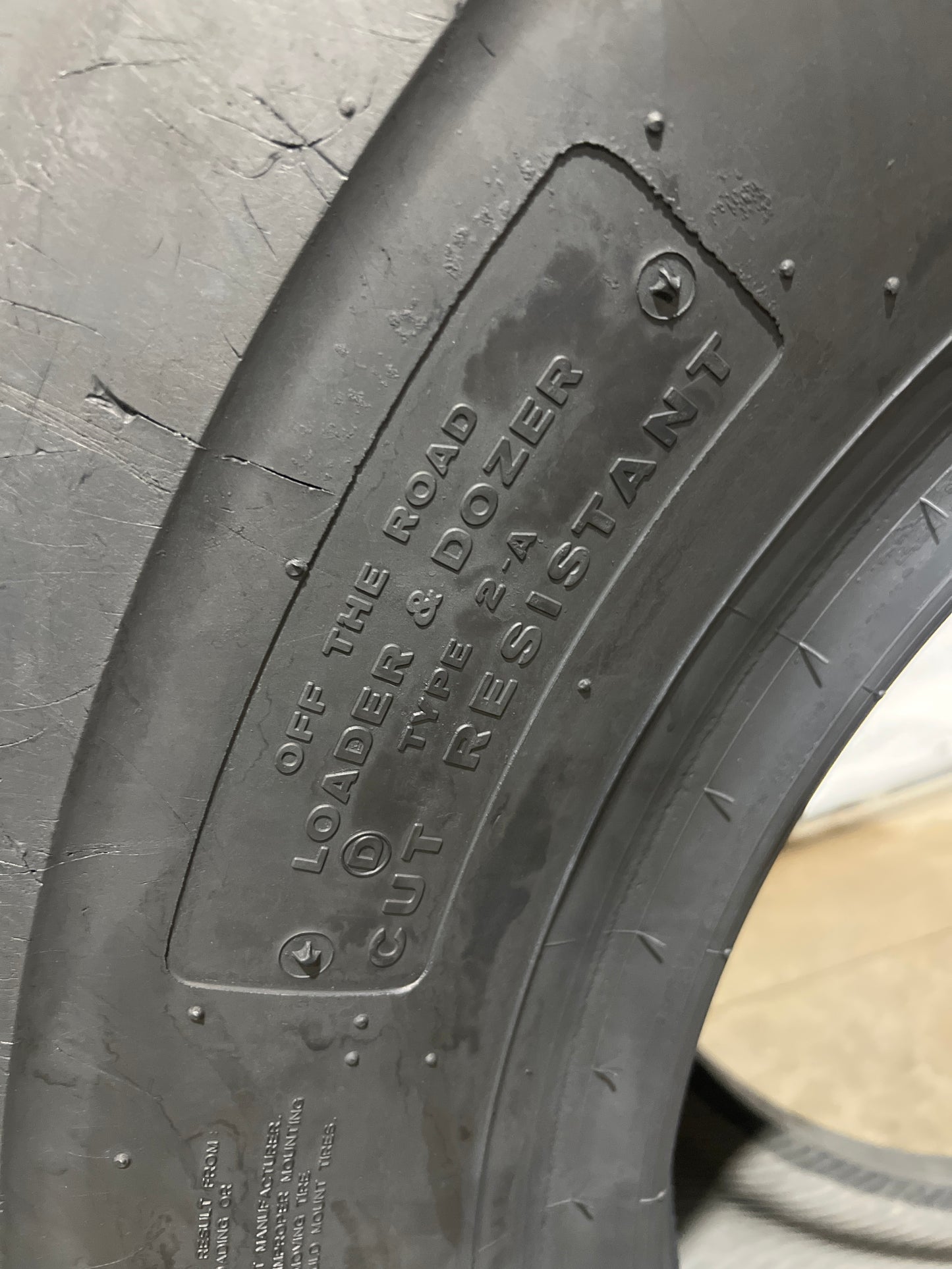 550/65R25 (20.5R25) BRIDGESTONE V-STEEL TRACTION UTILITY TL