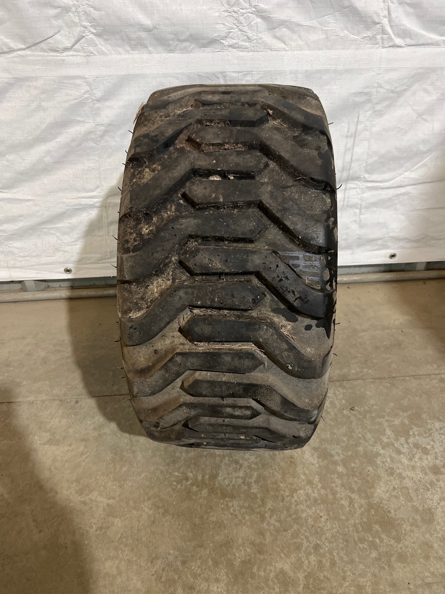 27X12.50-15 CARLISLE TRAC CHIEF