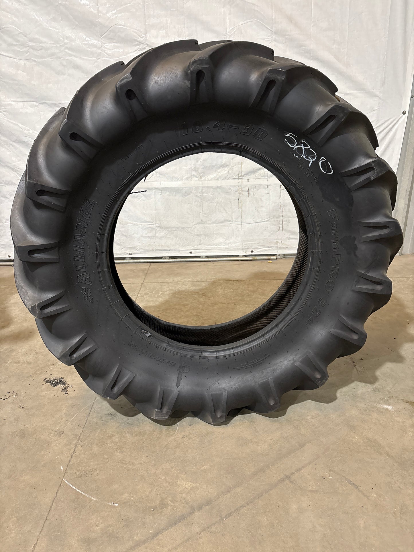 18.4-30 ALLIANCE FARM PRO 324 BIAS TIRE #5820