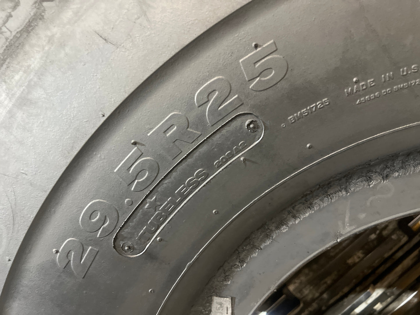 29.5R25 BRIDGESTONE VMT V-STEEL M TRACTION #5054