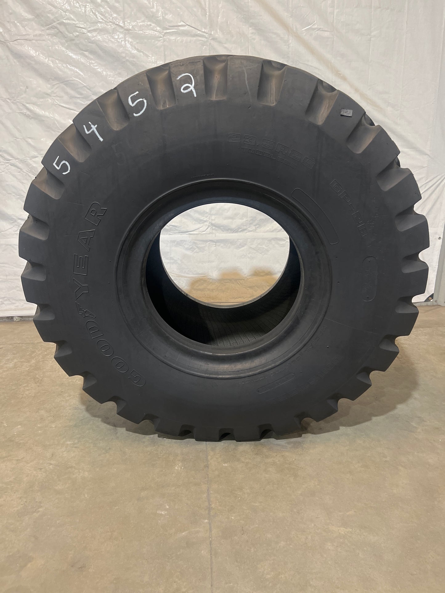 23.5R25 GOODYEAR RADIAL ALL CONSTRUCTION GP-2B #5452