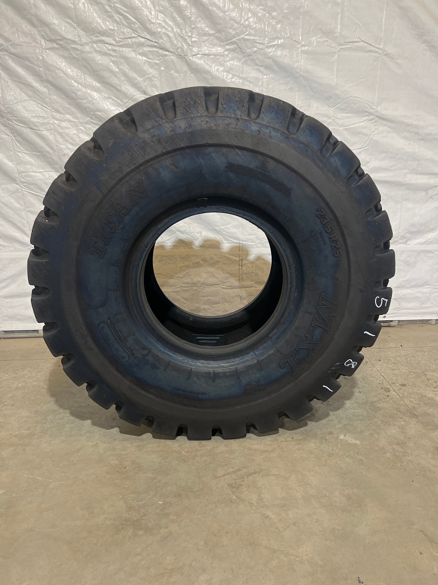 23.5R25 TITAN MXL