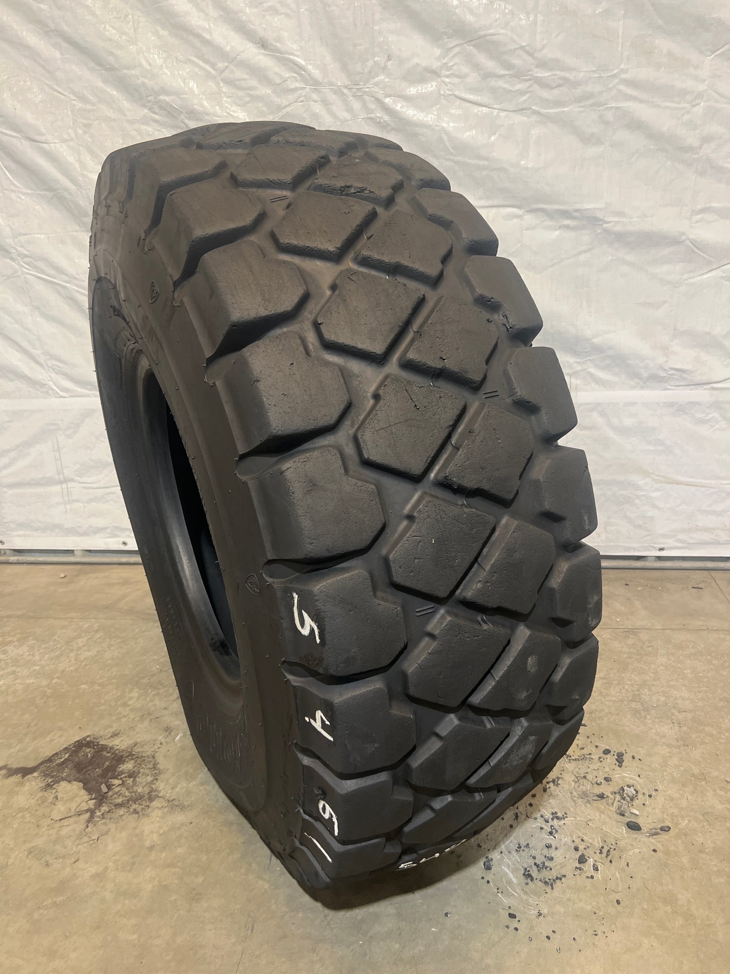 20.5R25 FIRESTONE VERSA BUILT AP #5451