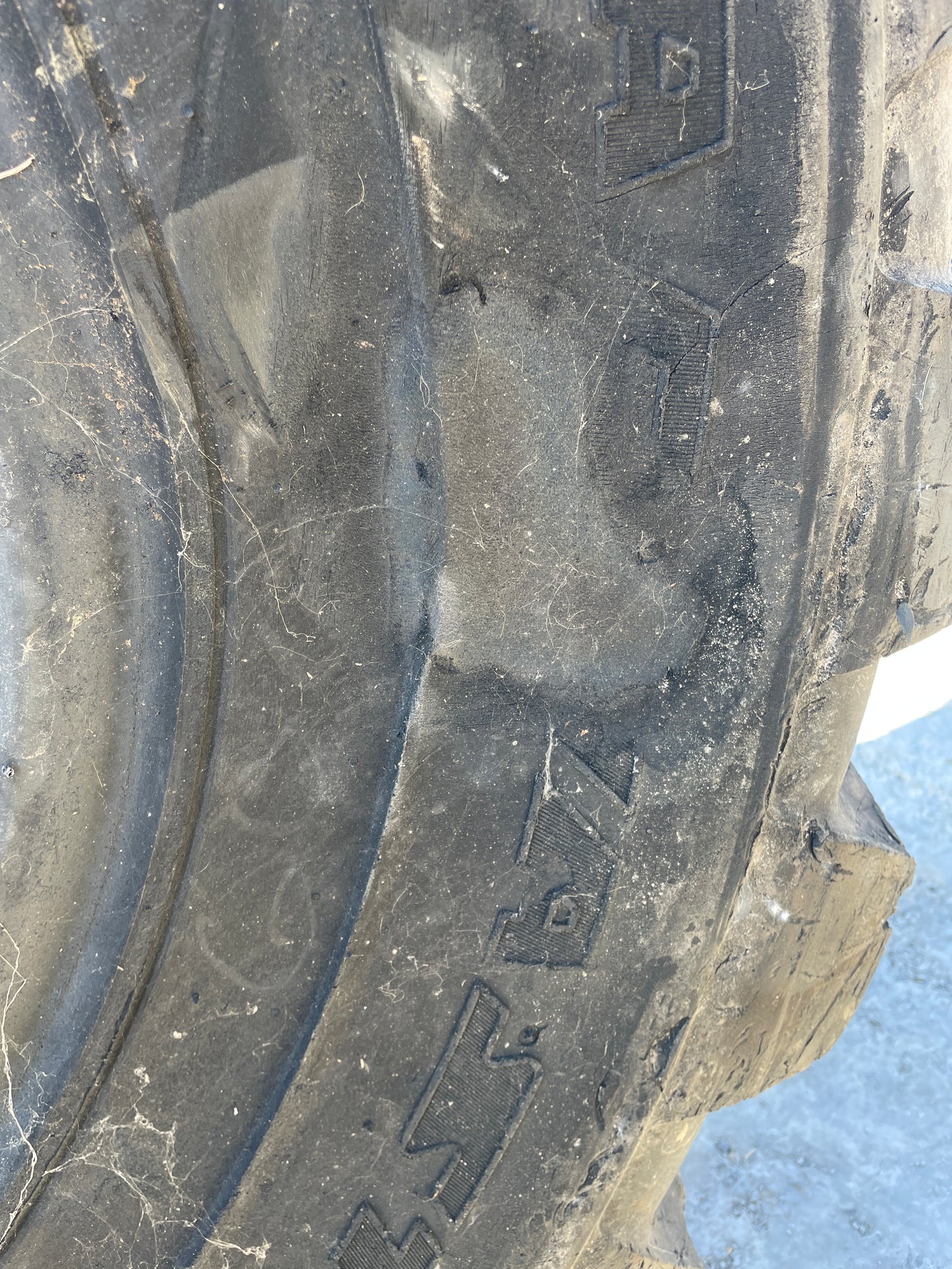 20.5-25 SOLIDEAL LOADMASTER #6063