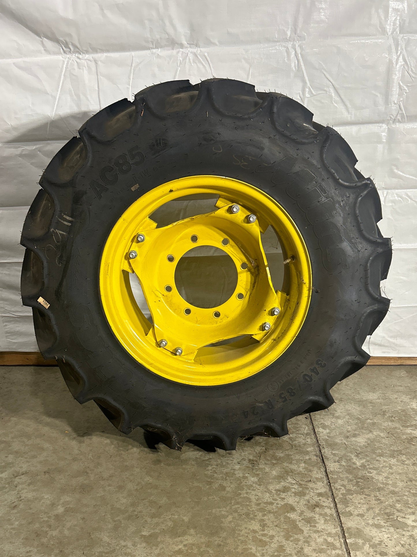 340/85R24 (13.6R24) Mitas AC85