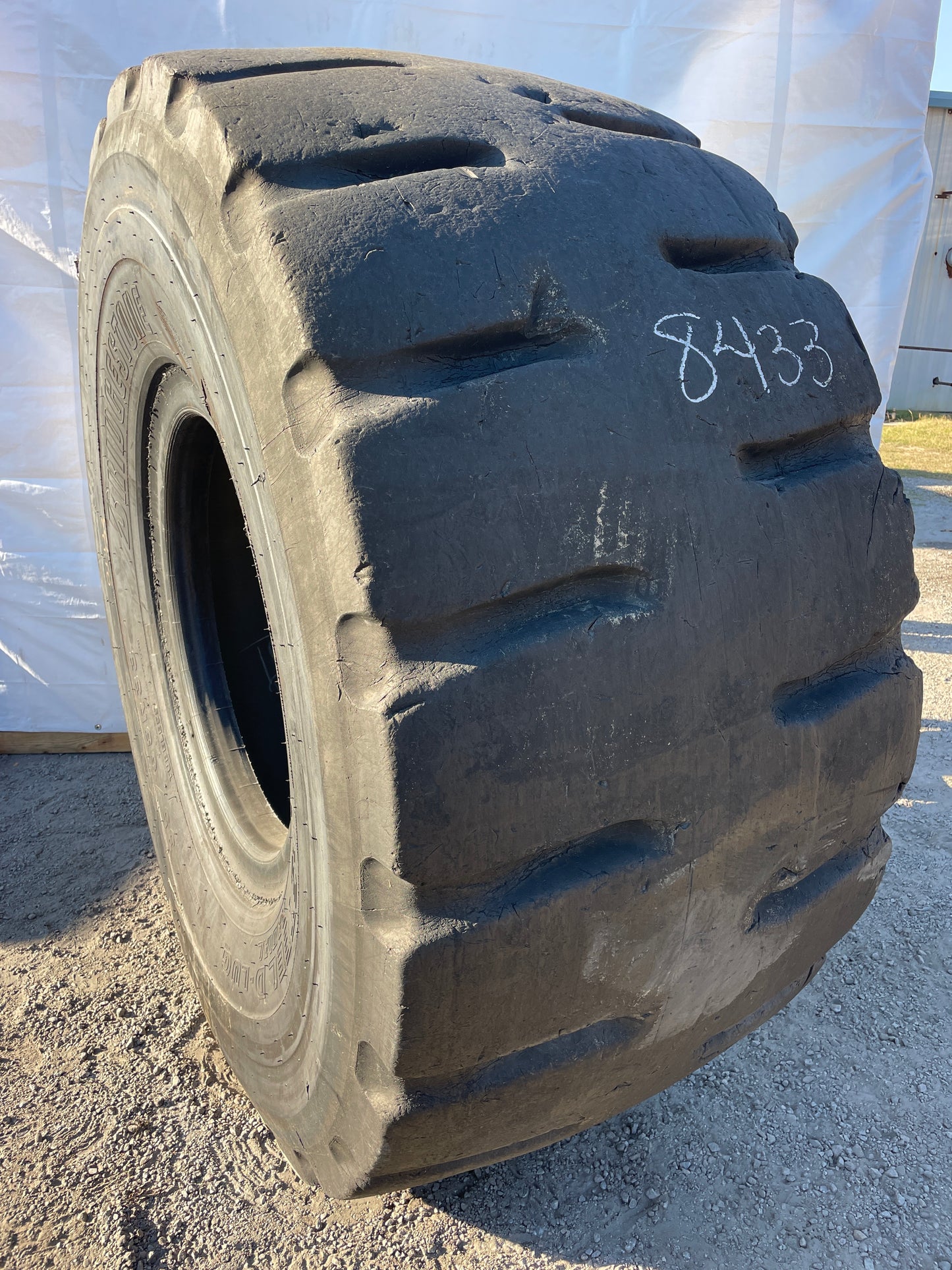 35/65R33 BRIDGESTONE V-STEEL D-LUG (VSDL)