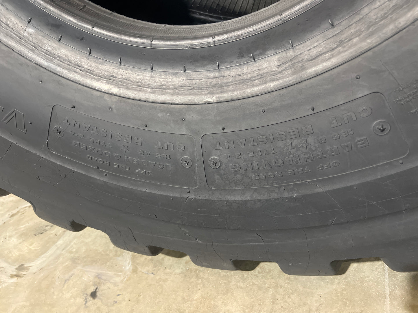 23.5R25 BRIDGESTONE V-STEEL L TRACTION