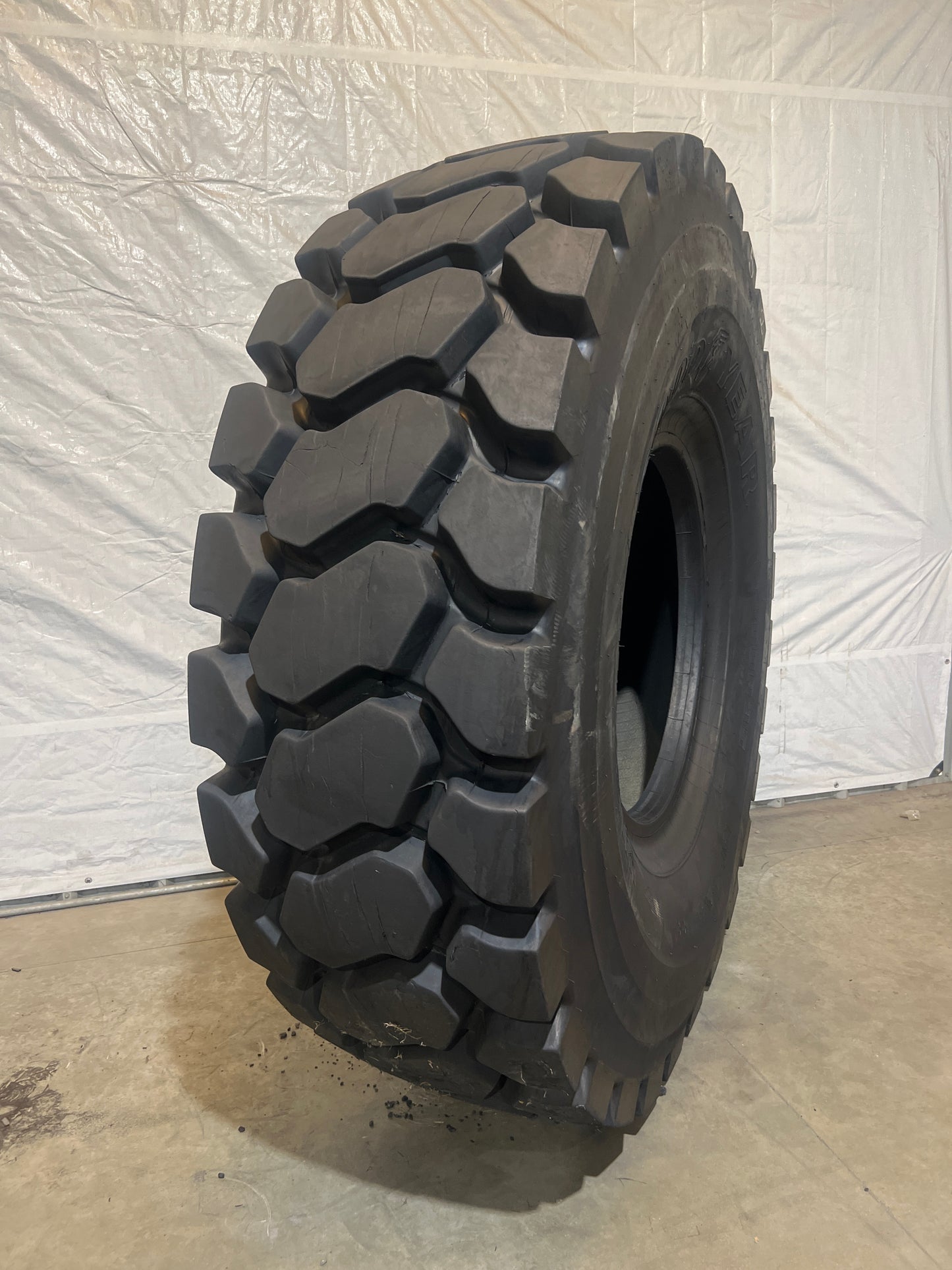 24.00R35 GOODYEAR UNISTEEL RT-4A+ #5238