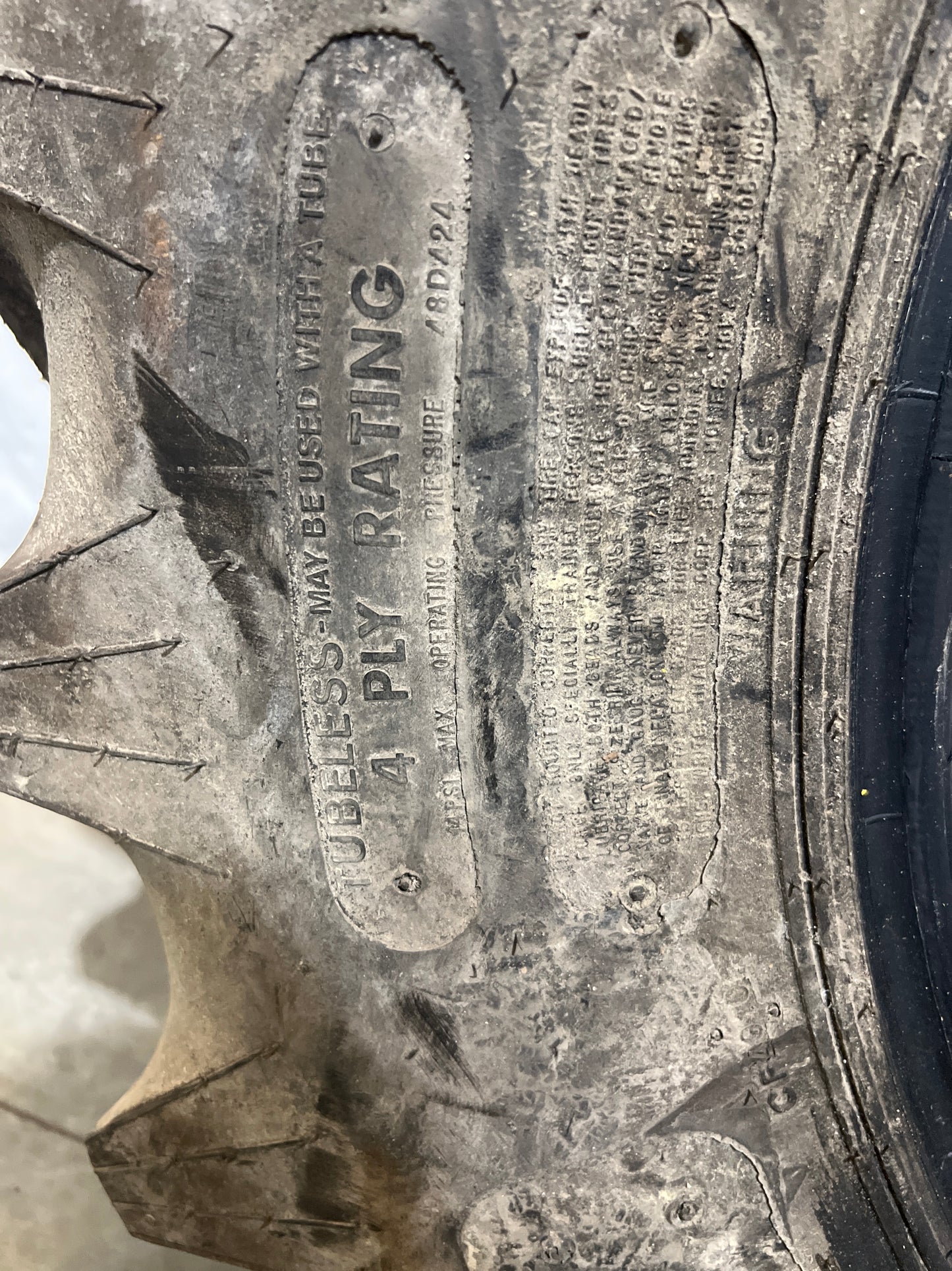 13.6-28 TITAN HI TRACTION LUG