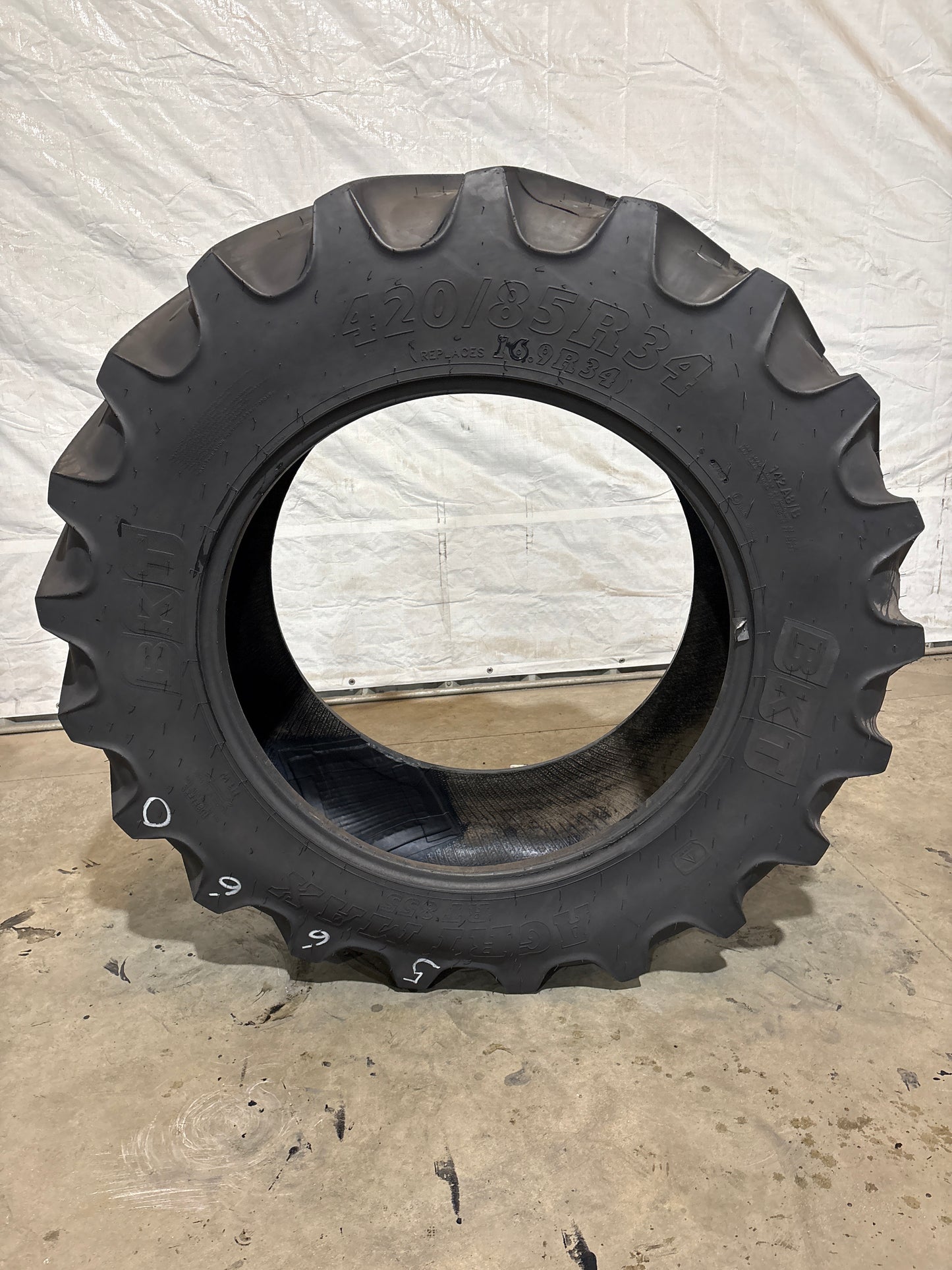 420/85R34 (16.9R34) BKT AGRI MAX RADIAL TRACTOR TIRE R-1W #5660