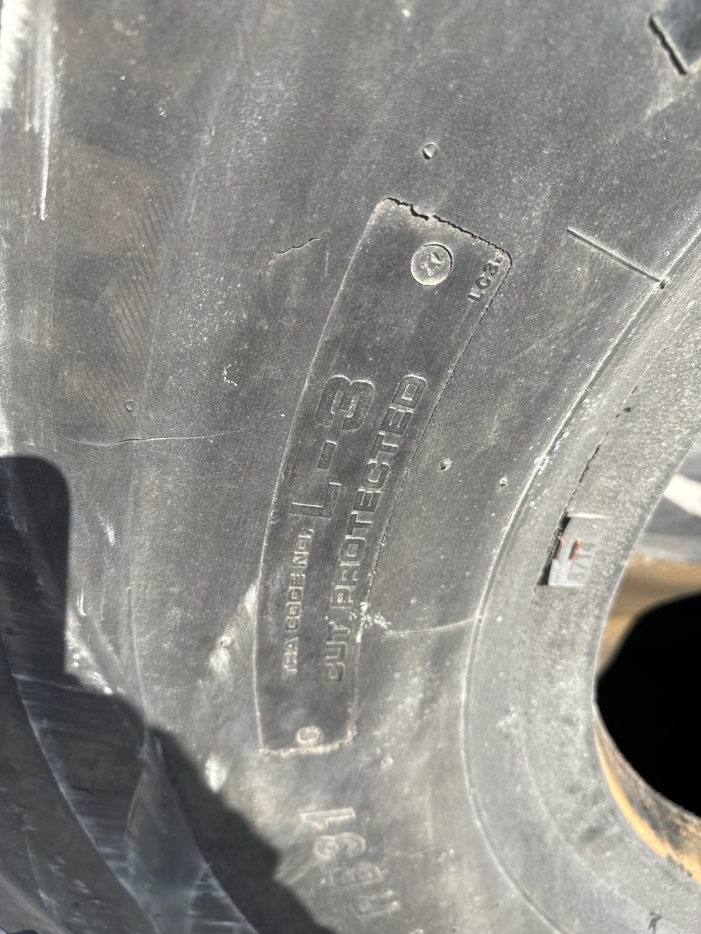 23.5R25 YOKOHAMA RB31 #8714