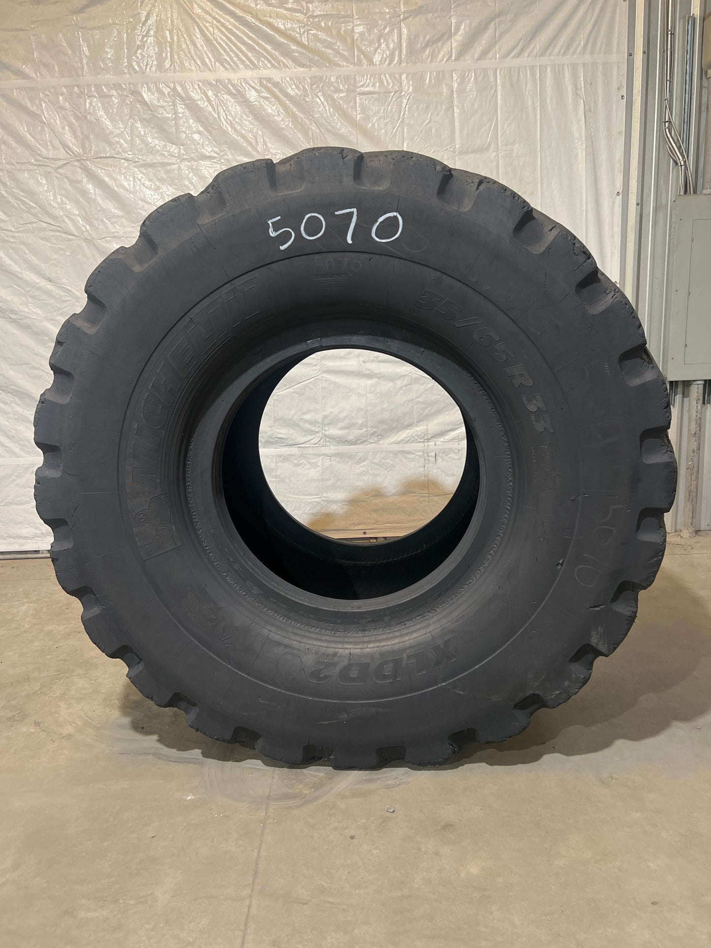 35/65R33 MICHELIN XLD D2 #5070