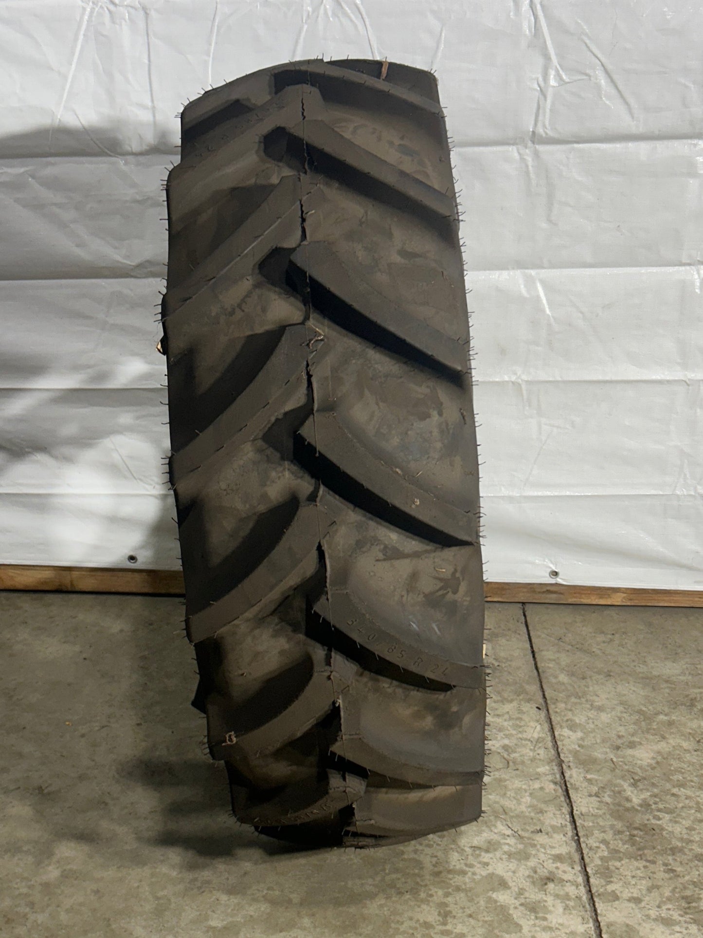 340/85R24 (13.6R24) Mitas AC85
