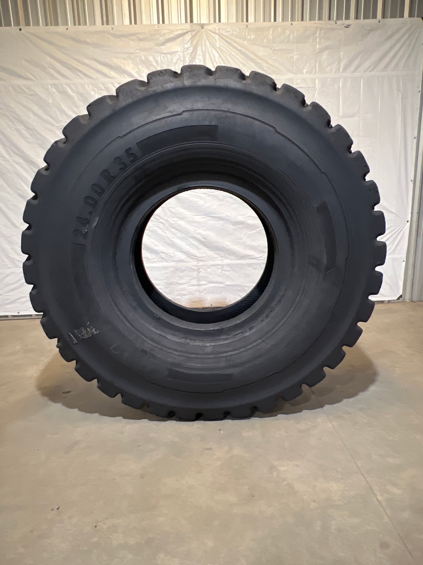 24.00R35 CONTINENTAL RDT-MASTER #8947