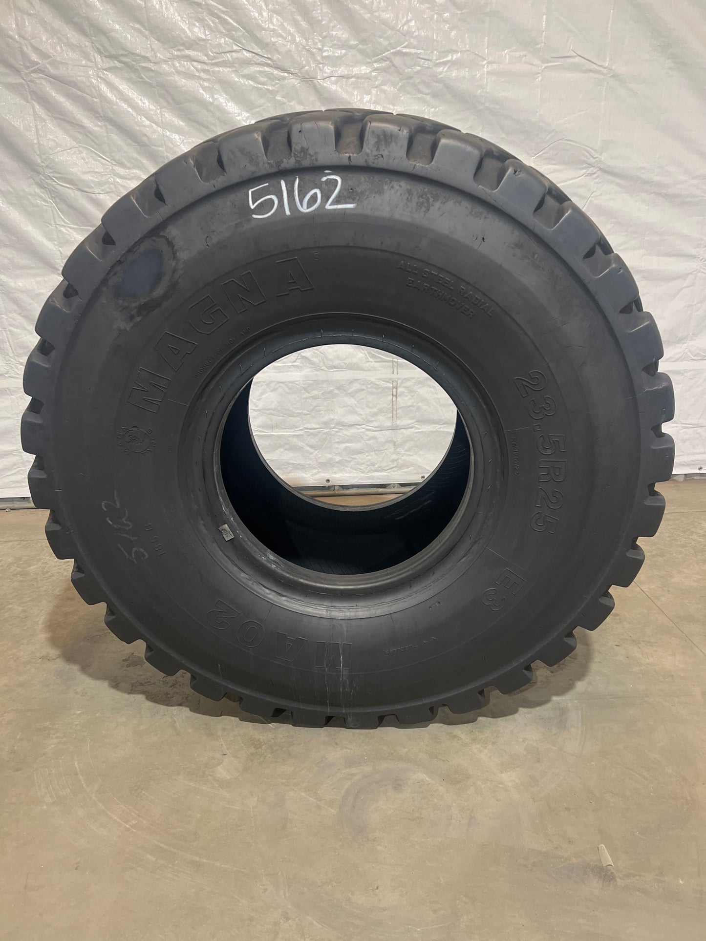 23.5R25 MAGNA MA02 #5162