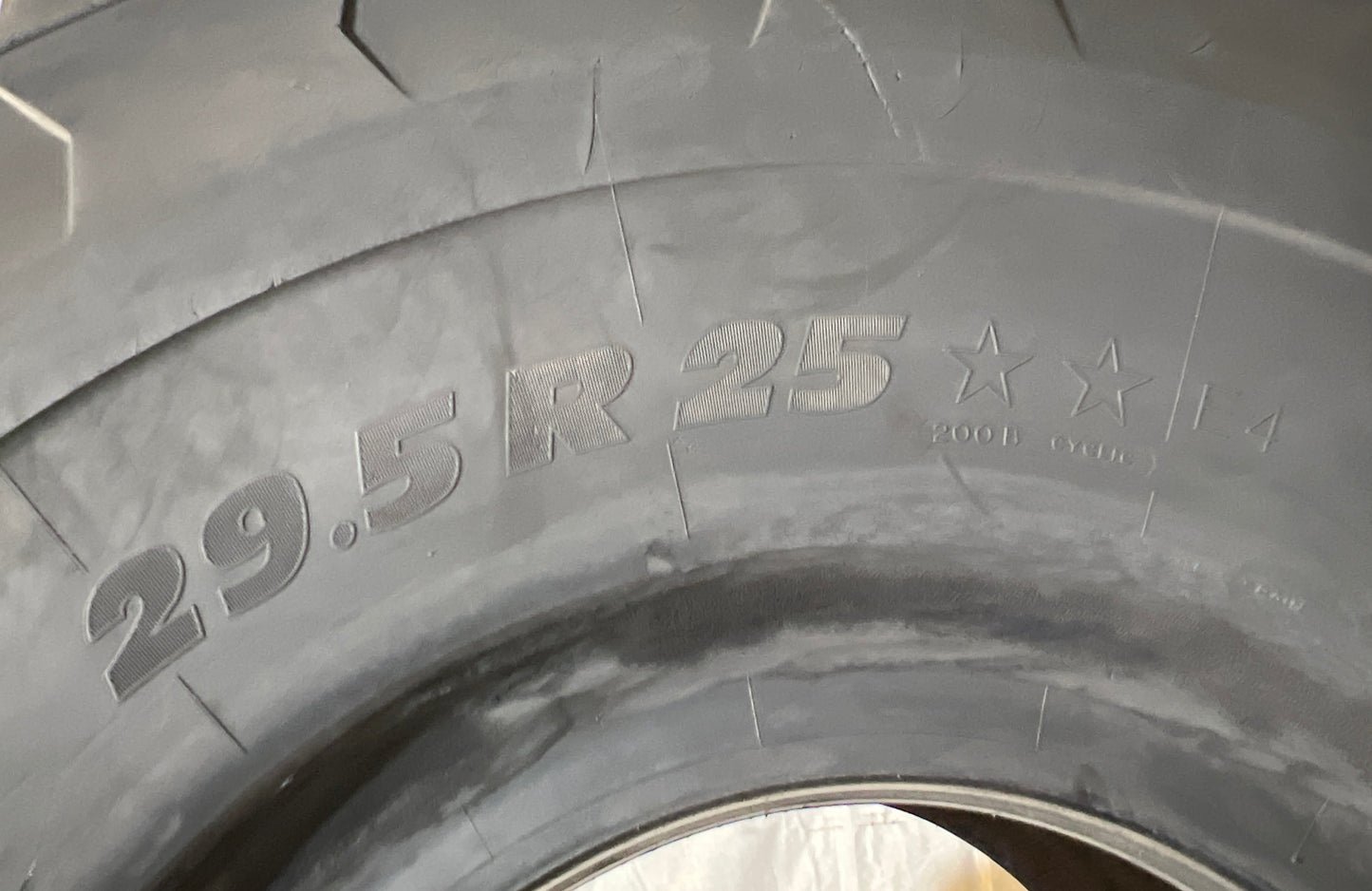 29.5R25 MICHELIN XTRA DEFEND