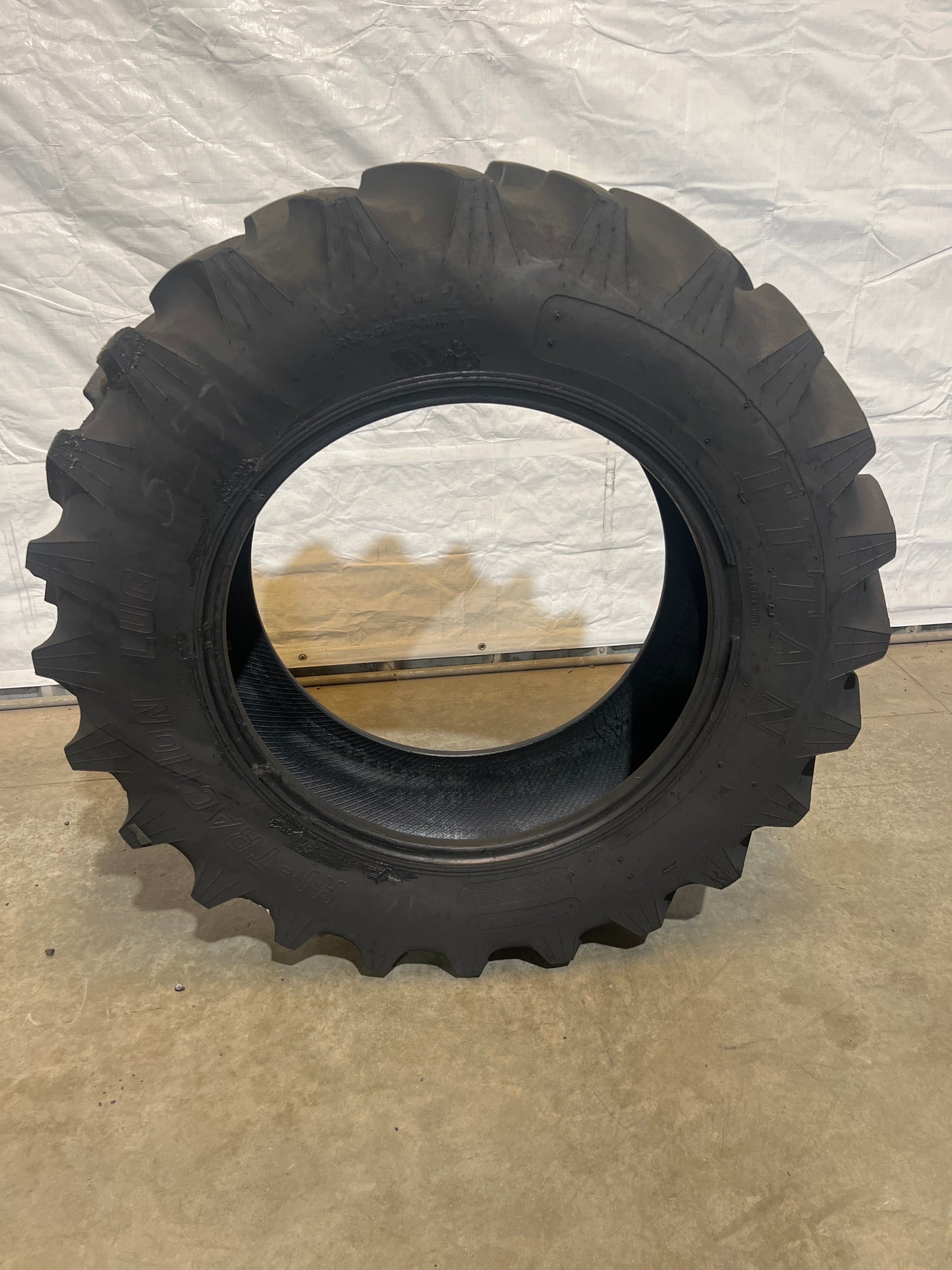13.6-28 TITAN HI TRACTION LUG