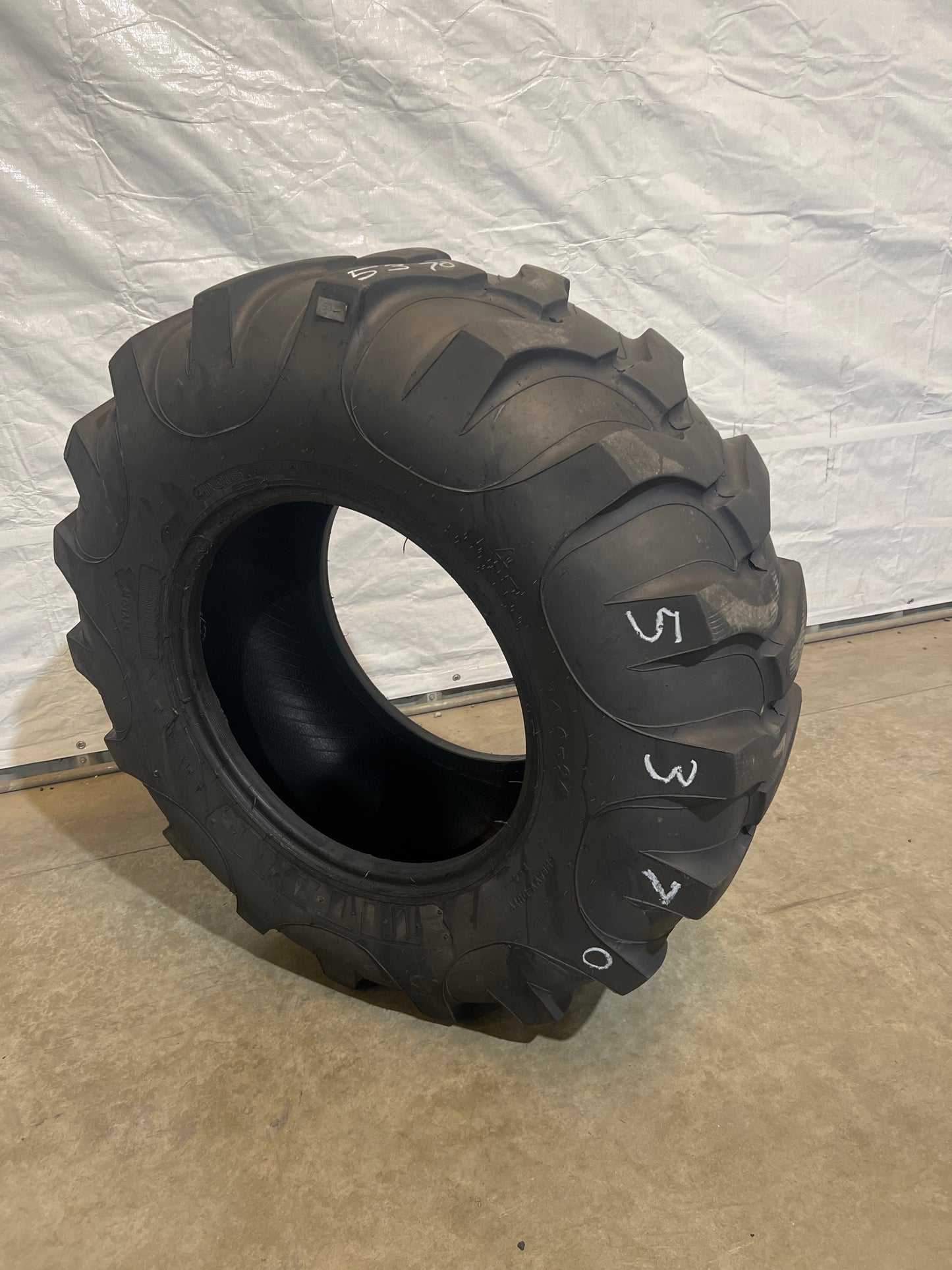 16.9-24 TITAN HI TRACTION LUG