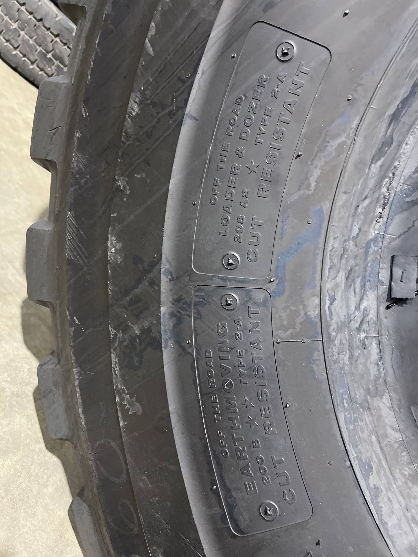 29.5R25 BRIDGESTONE V-STEEL L-TRACTION (VLT) #5060