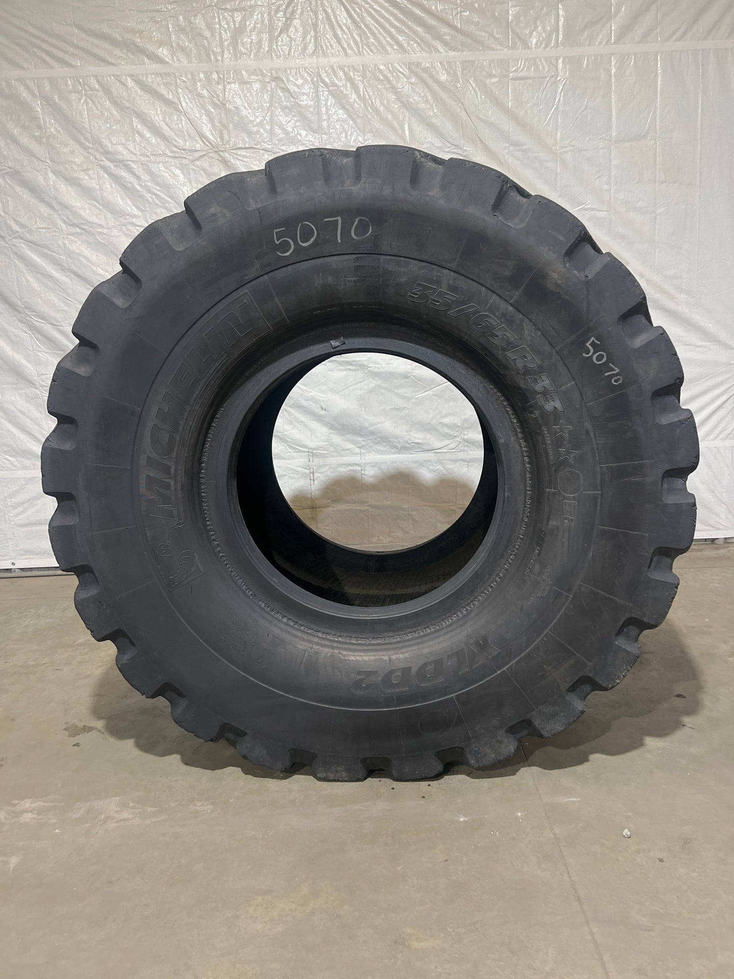 35/65R33 MICHELIN XLD D2 #5070