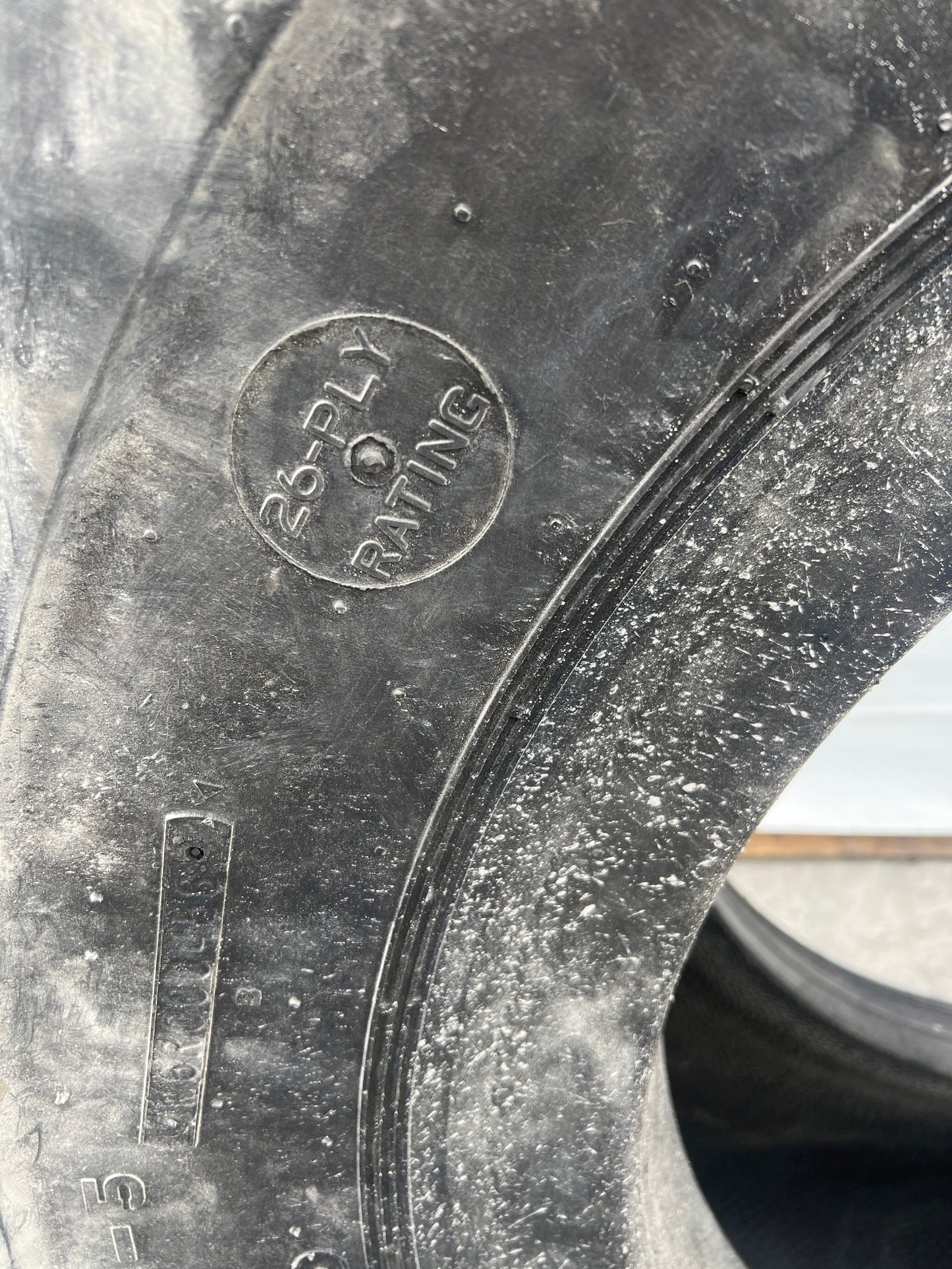 26.5-25 FIRESTONE SUPER DEEP TREAD 26 PLY #8489