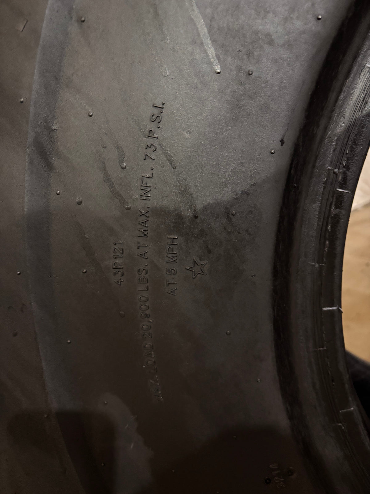 20.5R25 TITAN MXL #7112