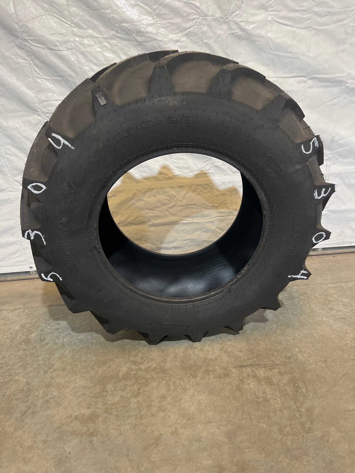 16.9-28 Galaxy Agri Trac II TL
